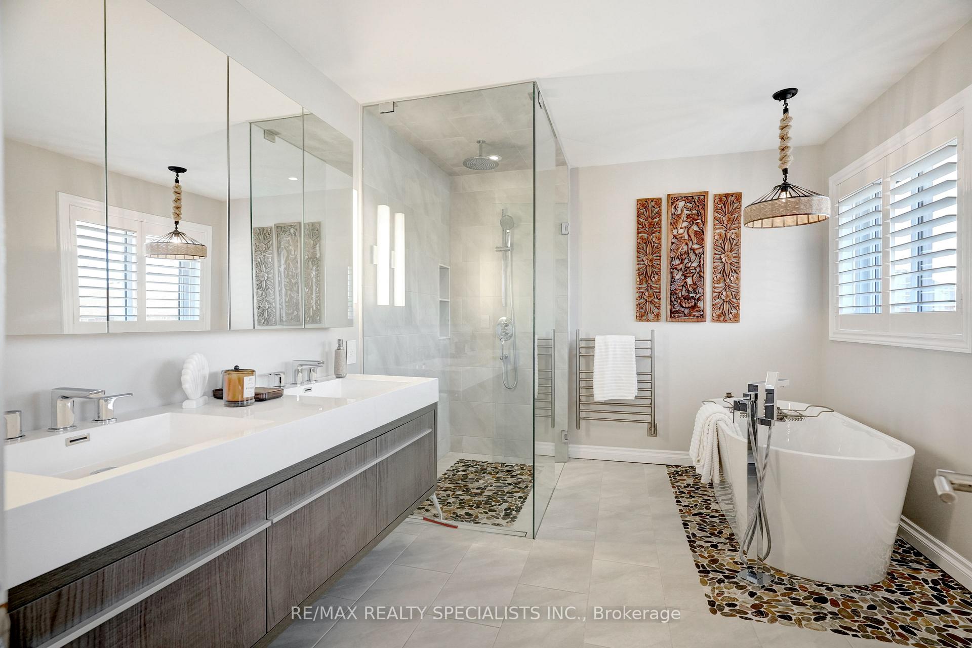 Photo 13 of 104 Earlsbridge Boulevard, Brampton, Fletcher's Meadow — HOMEH