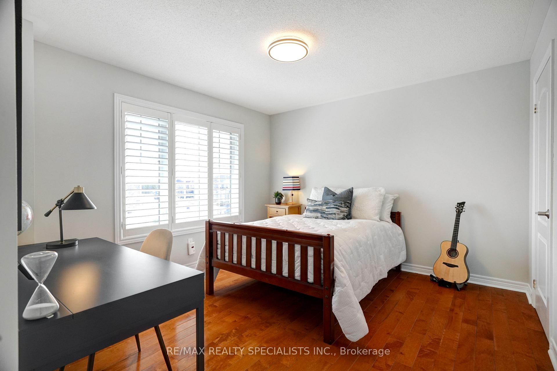 Photo 12 of 104 Earlsbridge Boulevard, Brampton, Fletcher's Meadow — HOMEH