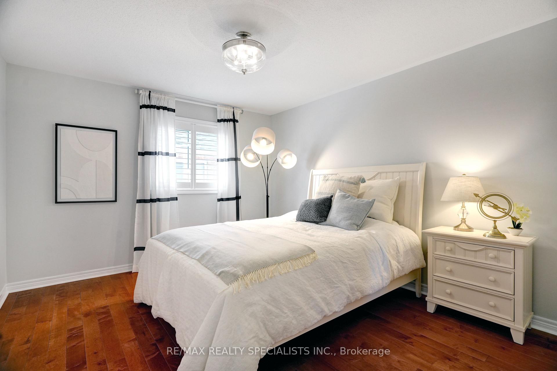 Photo 8 of 104 Earlsbridge Boulevard, Brampton, Fletcher's Meadow — HOMEH