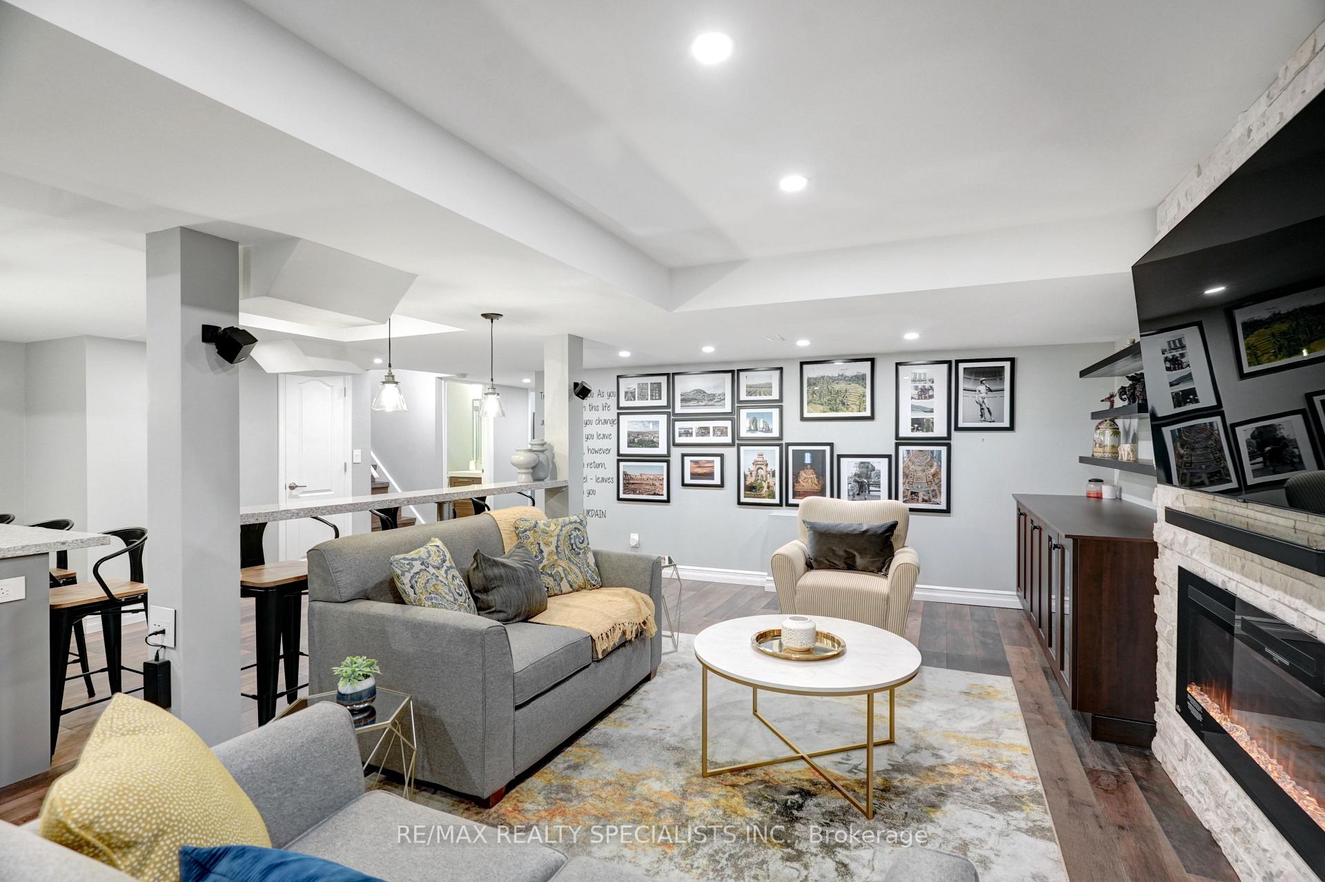 Photo 11 of 104 Earlsbridge Boulevard, Brampton, Fletcher's Meadow — HOMEH