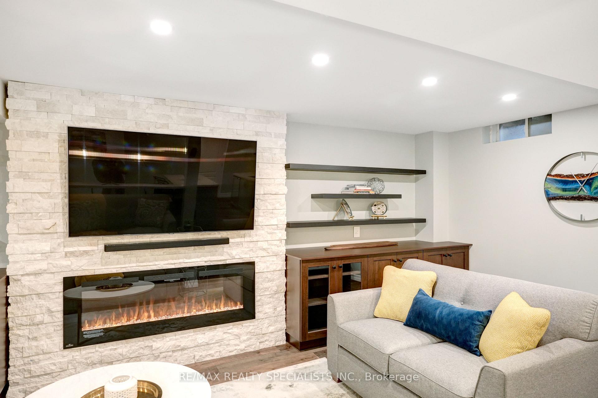 Photo 30 of 104 Earlsbridge Boulevard, Brampton, Fletcher's Meadow — HOMEH