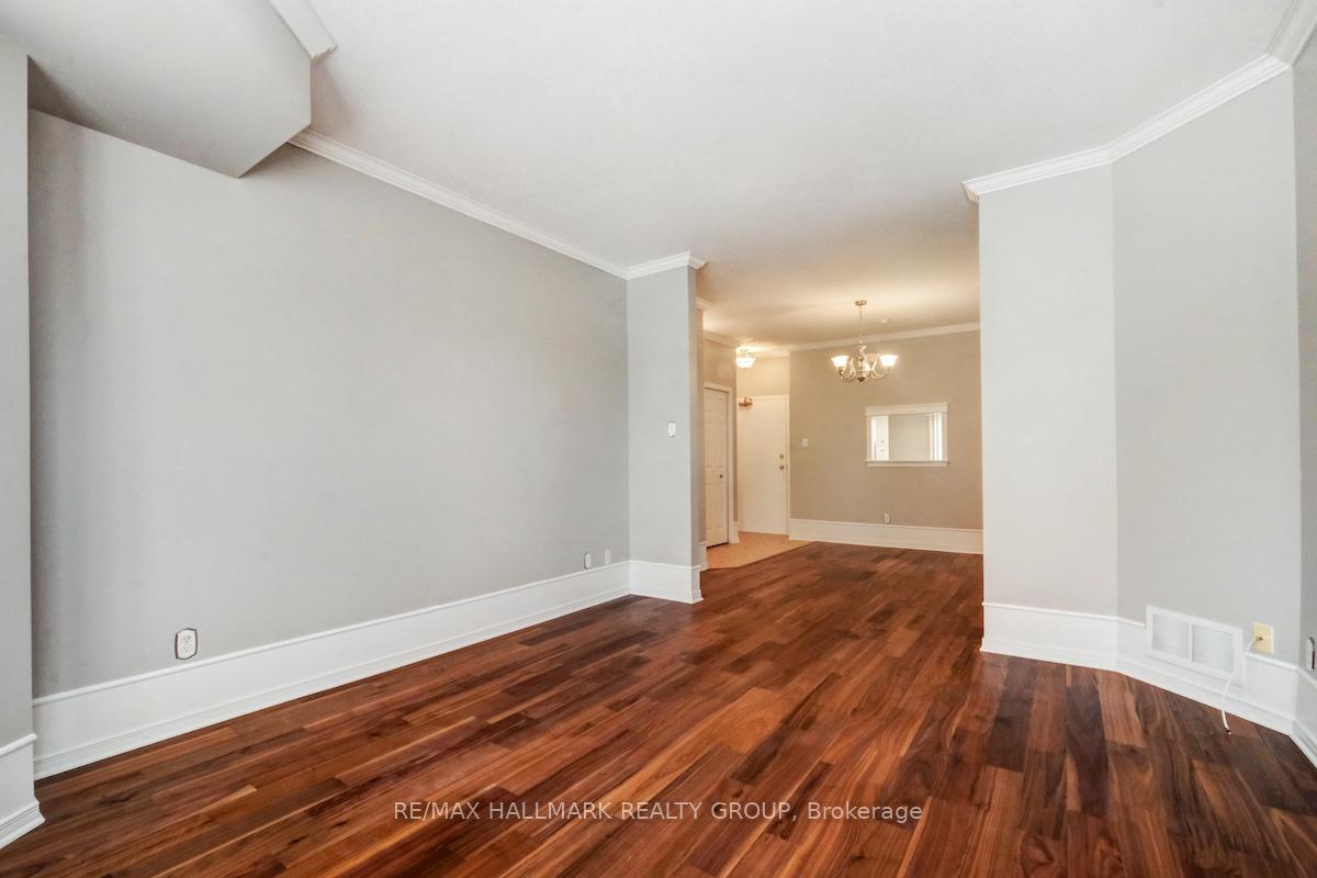 Photo 10 of Unit 4, 50 Briargate, Ottawa, Springridge/East Village — HOMEH