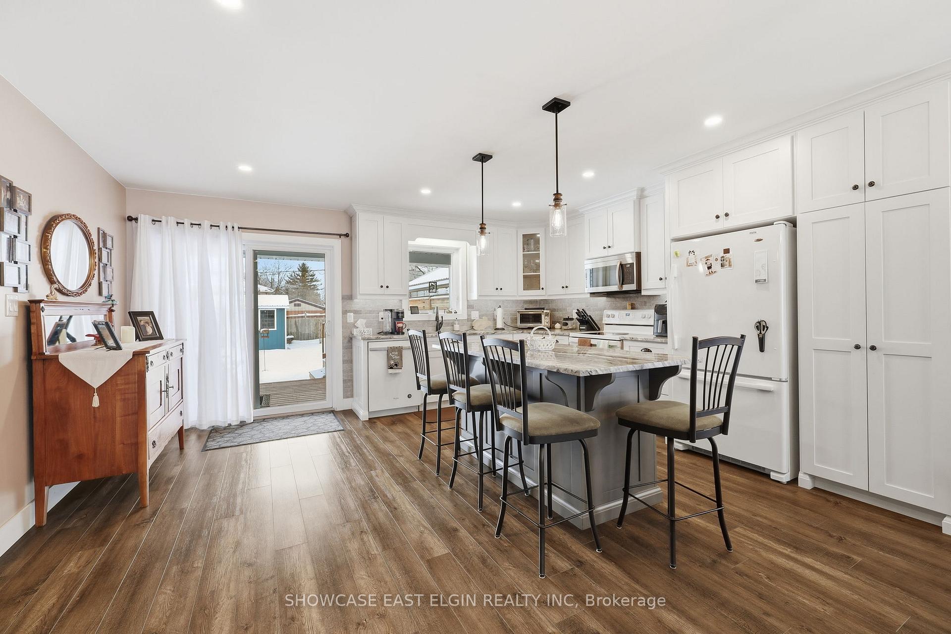 Photo 2 of 271 Sydenham Street E, Aylmer — HOMEH