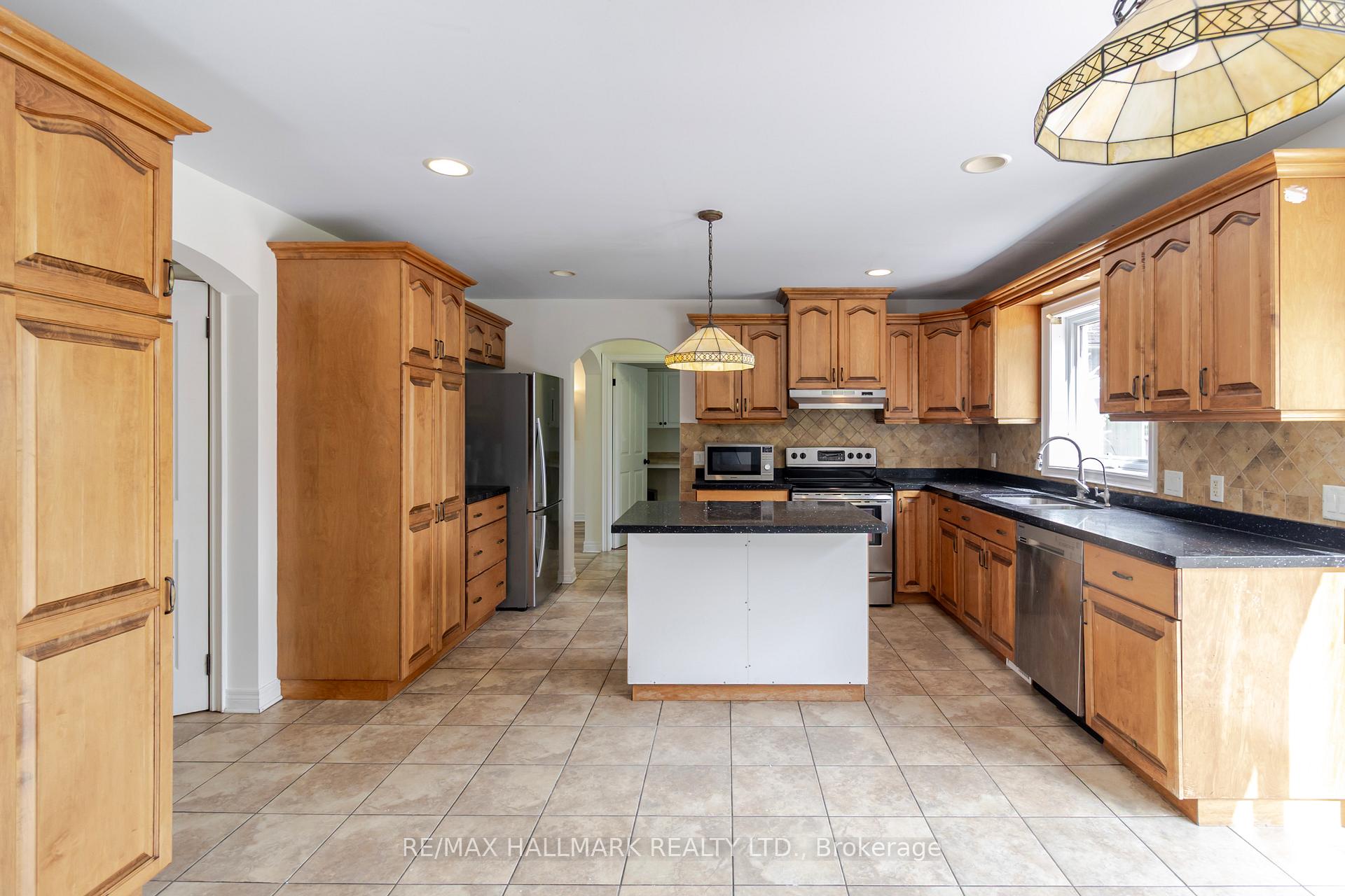 Photo 5 of 138 Colbeck Drive, Welland, Coyle Creek — HOMEH