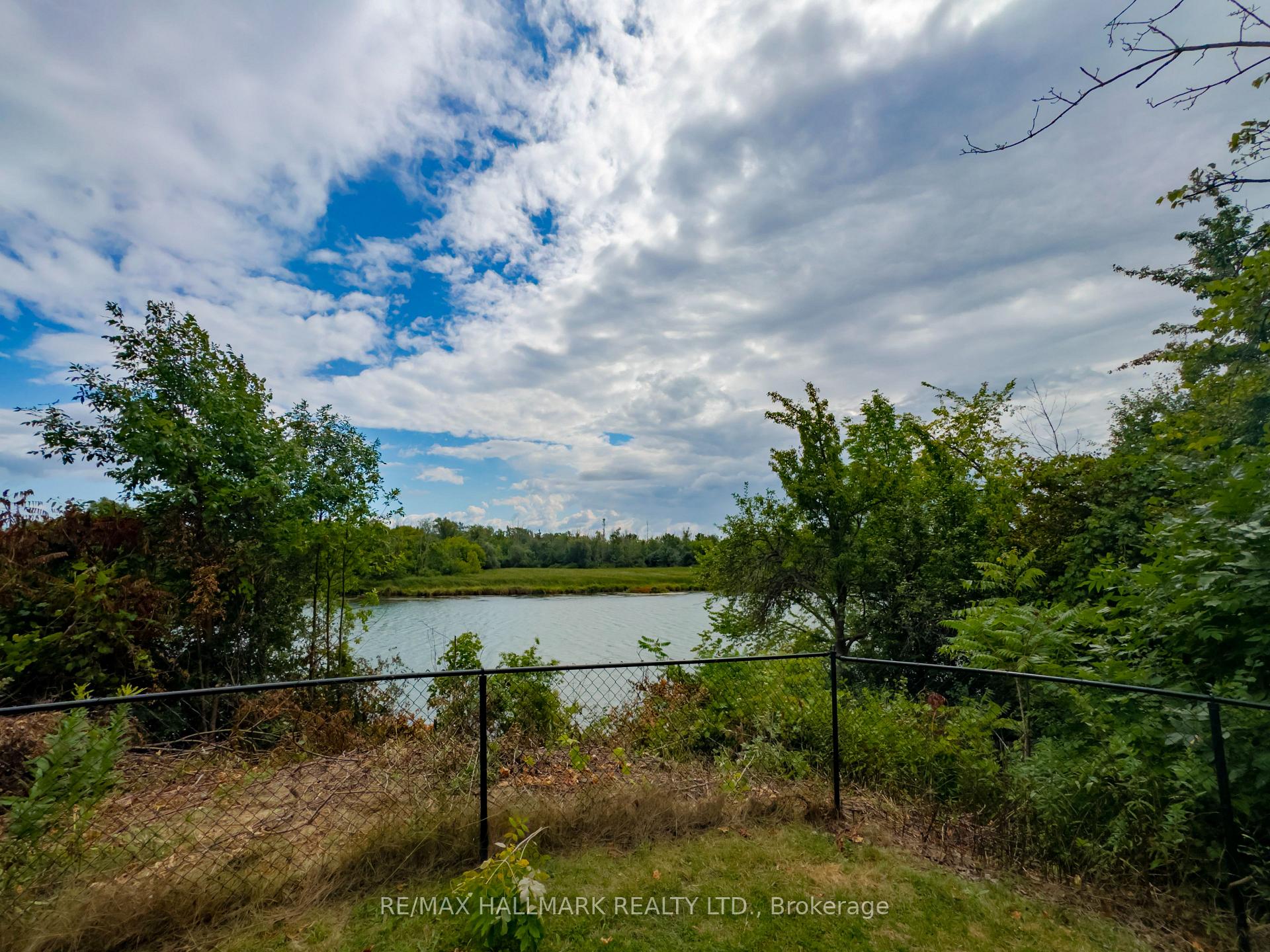 Photo 35 of 138 Colbeck Drive, Welland, Coyle Creek — HOMEH