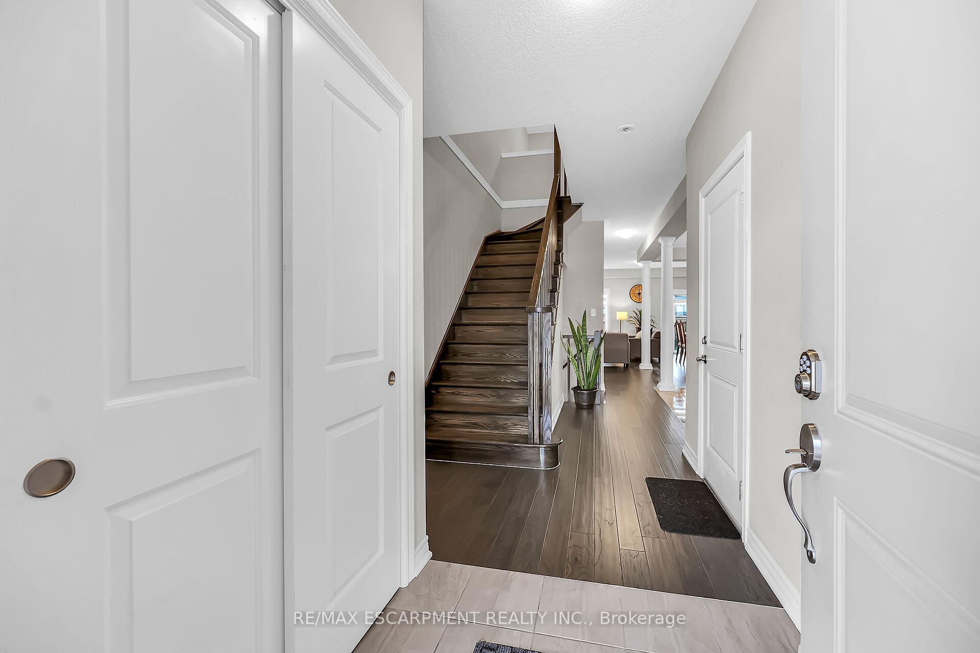 Photo 2 of 55 Rockledge Drive, Hamilton, Hannon — HOMEH