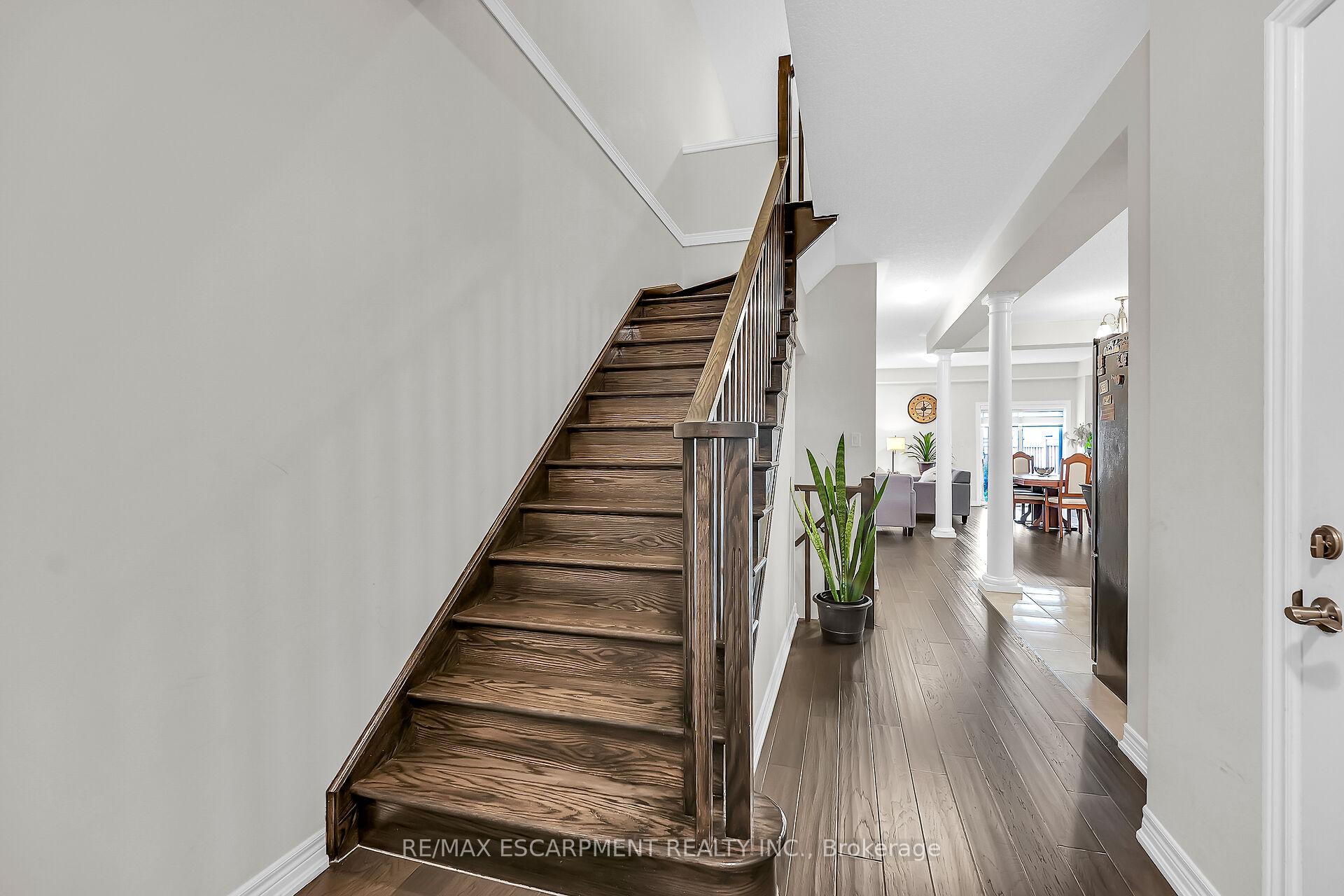 Photo 3 of 55 Rockledge Drive, Hamilton, Hannon — HOMEH