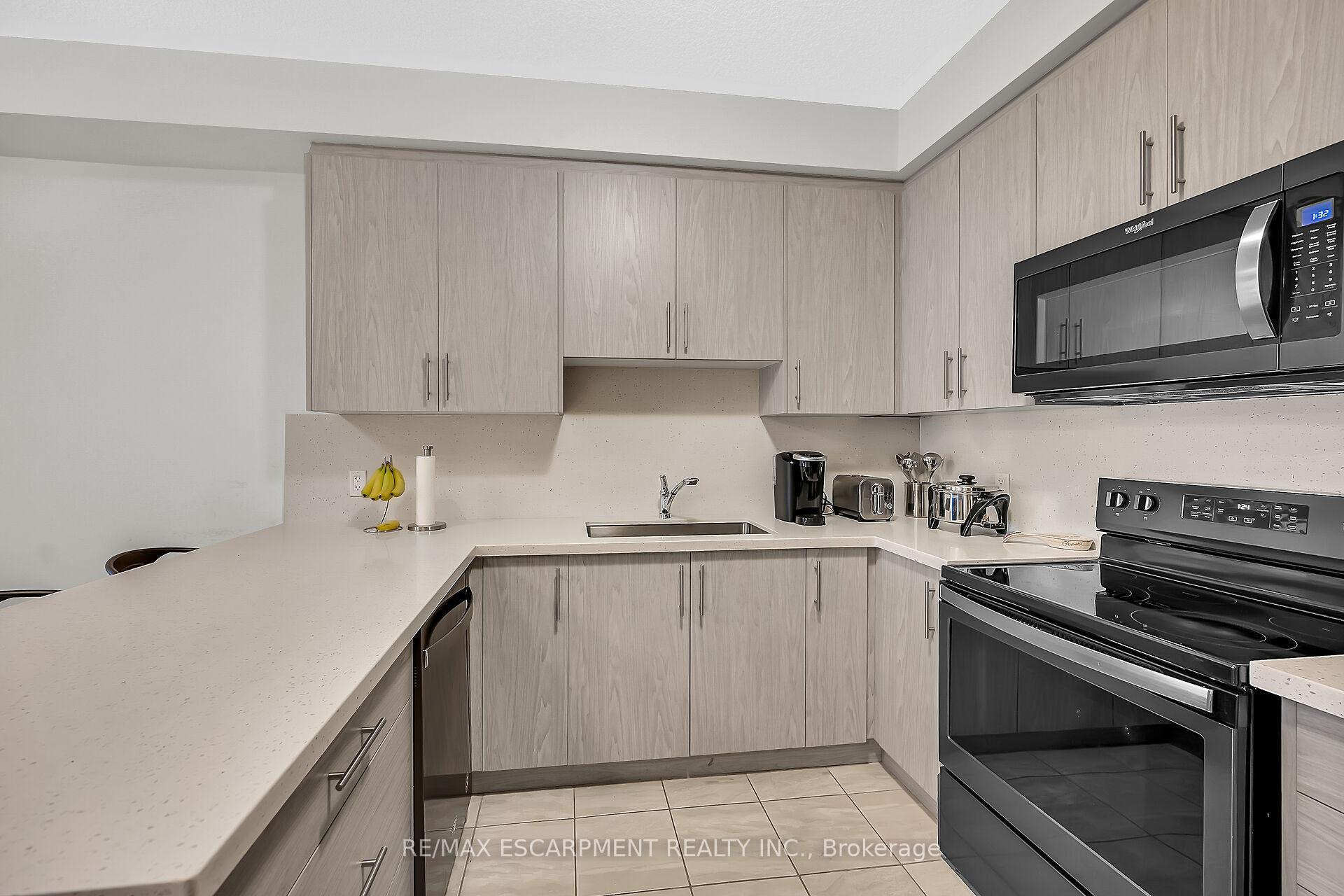 Photo 12 of 55 Rockledge Drive, Hamilton, Hannon — HOMEH