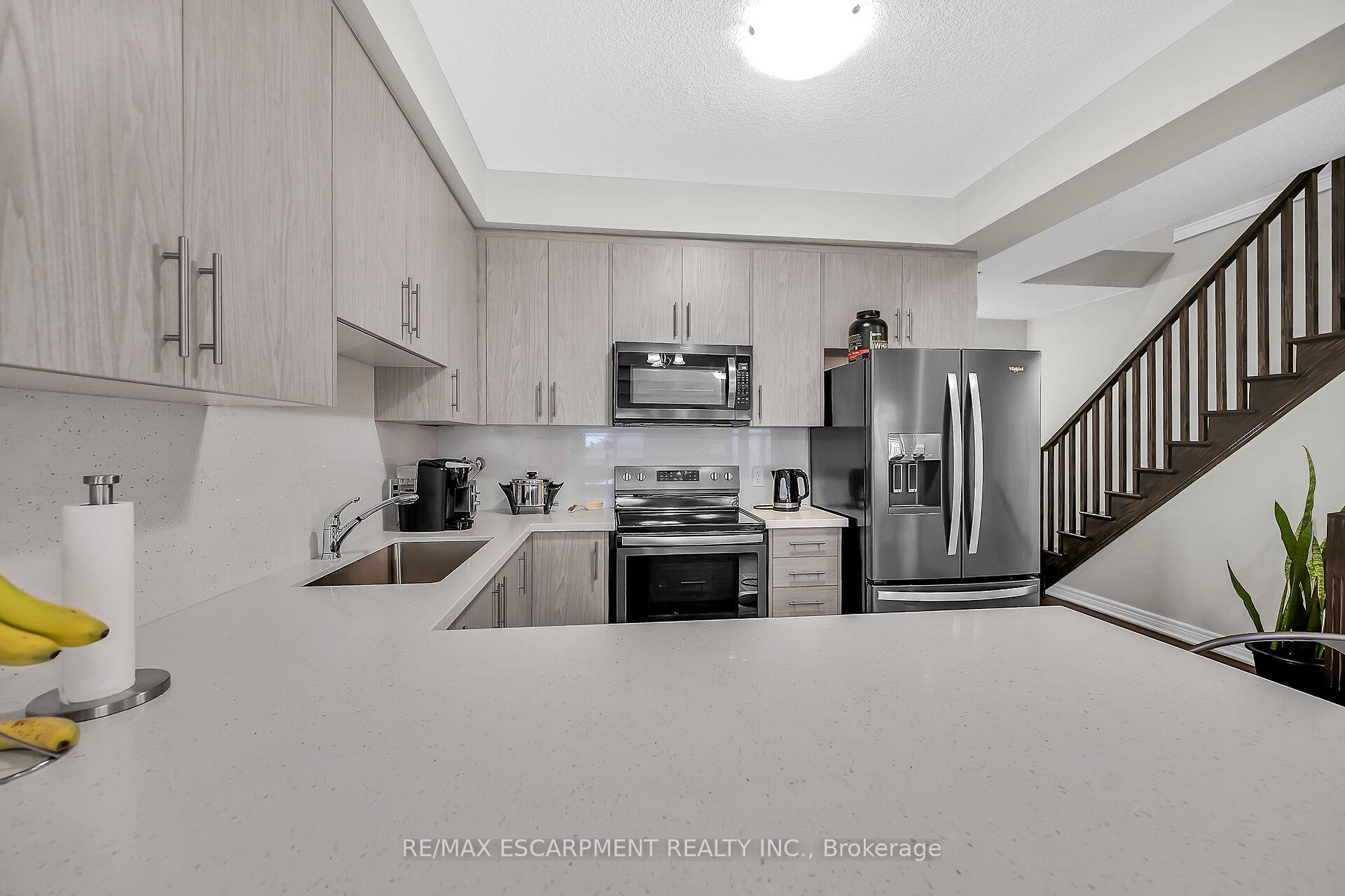 Photo 4 of 55 Rockledge Drive, Hamilton, Hannon — HOMEH