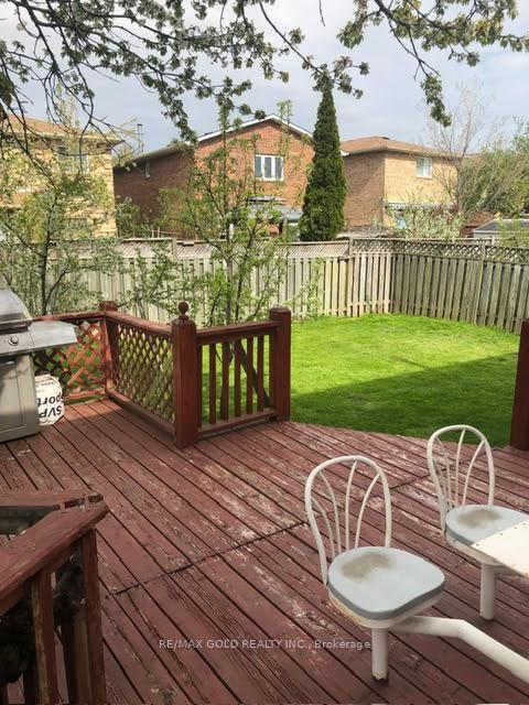 Photo 3 of 245 Consetoga Drive, Brampton, Heart Lake West — HOMEH