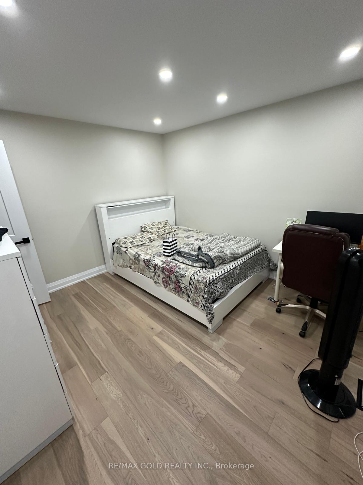 Photo 9 of 245 Consetoga Drive, Brampton, Heart Lake West — HOMEH