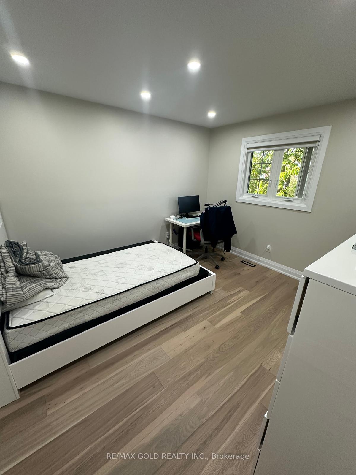 Photo 2 of 245 Consetoga Drive, Brampton, Heart Lake West — HOMEH
