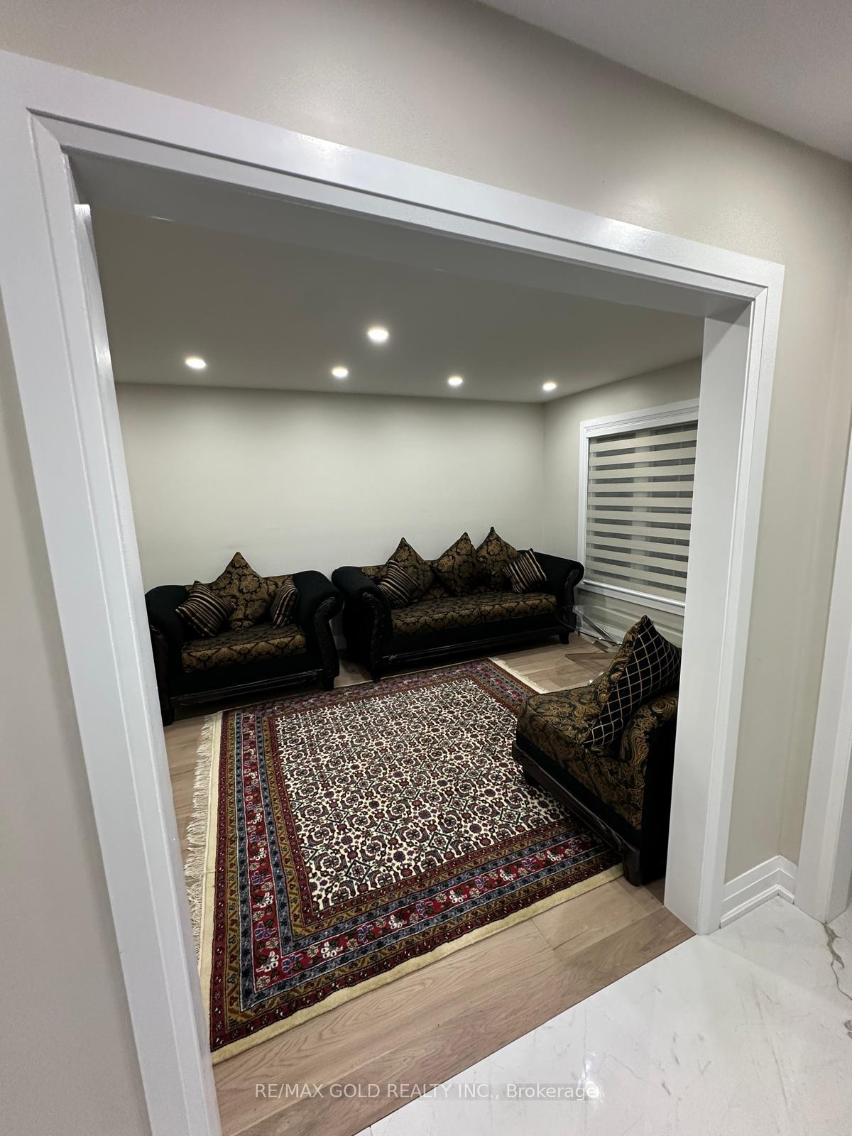 Photo 15 of 245 Consetoga Drive, Brampton, Heart Lake West — HOMEH