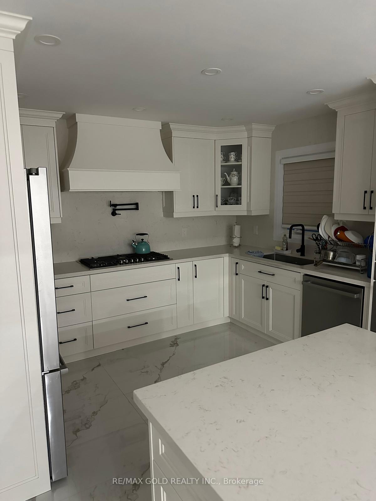 Photo 5 of 245 Consetoga Drive, Brampton, Heart Lake West — HOMEH