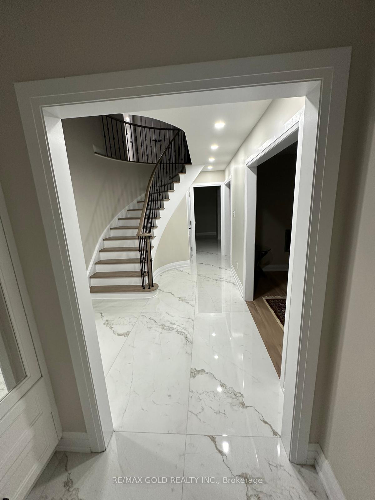 Photo 7 of 245 Consetoga Drive, Brampton, Heart Lake West — HOMEH