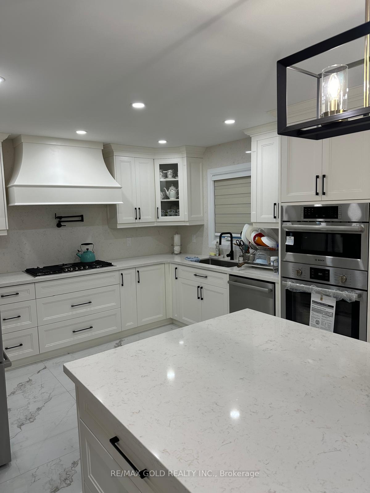 Photo 11 of 245 Consetoga Drive, Brampton, Heart Lake West — HOMEH