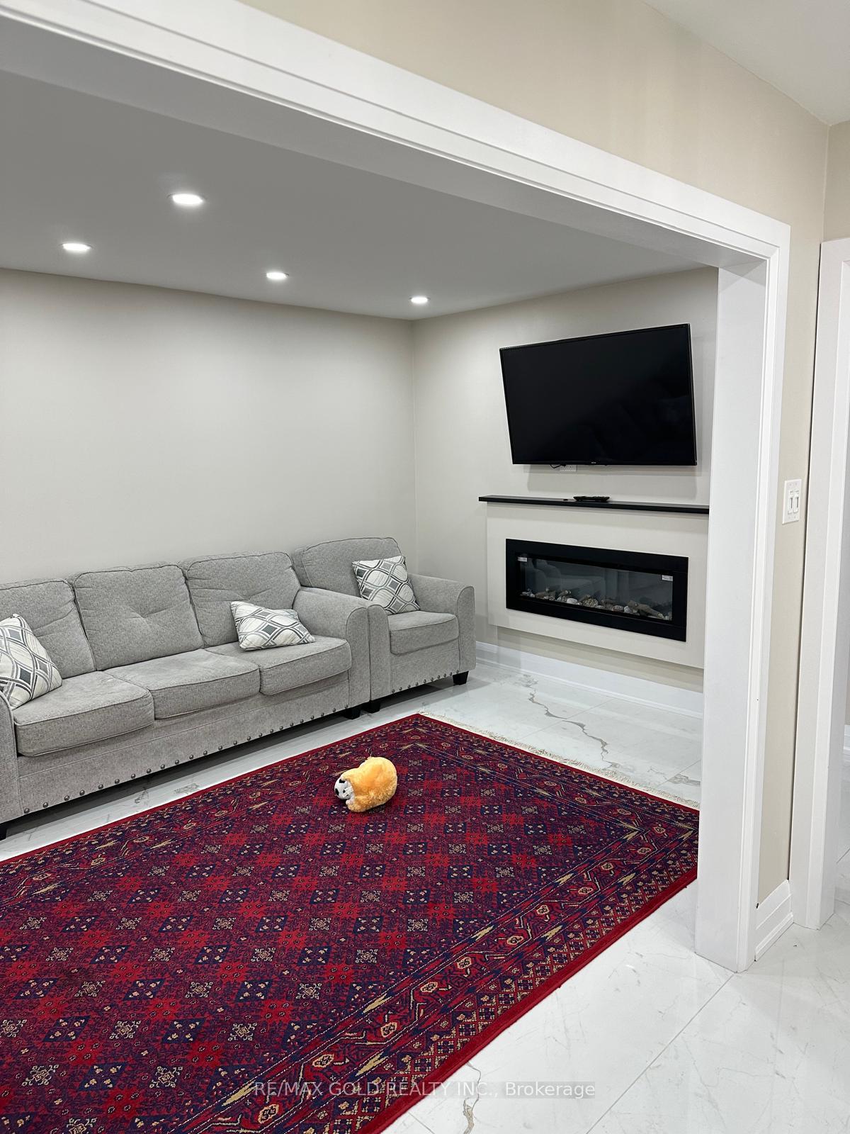 Photo 14 of 245 Consetoga Drive, Brampton, Heart Lake West — HOMEH