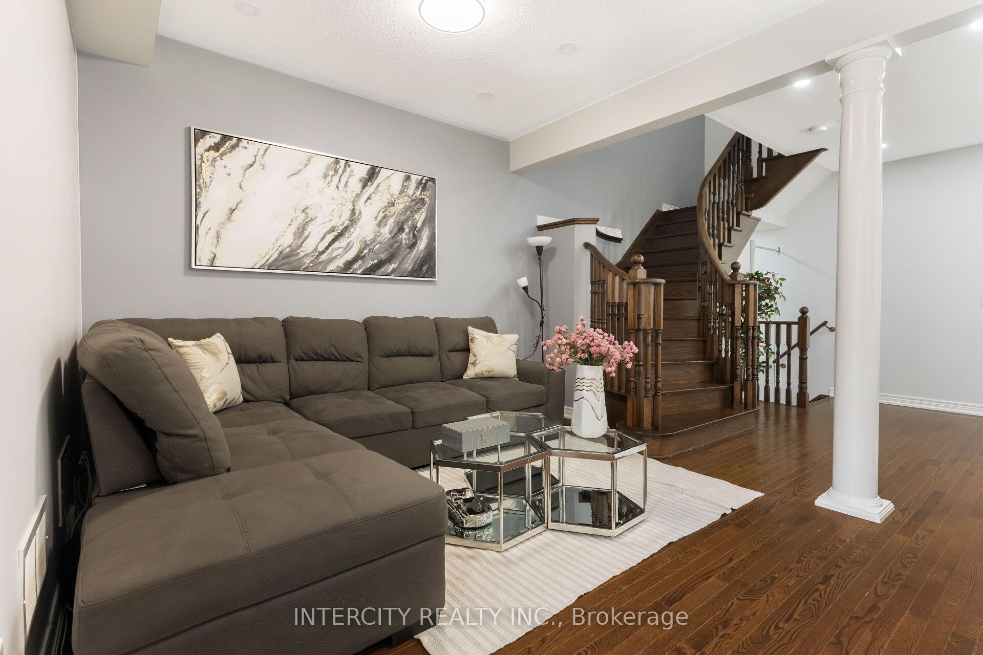 Photo 14 of 20 Vanderpool Crescent, Brampton, Bram East — HOMEH