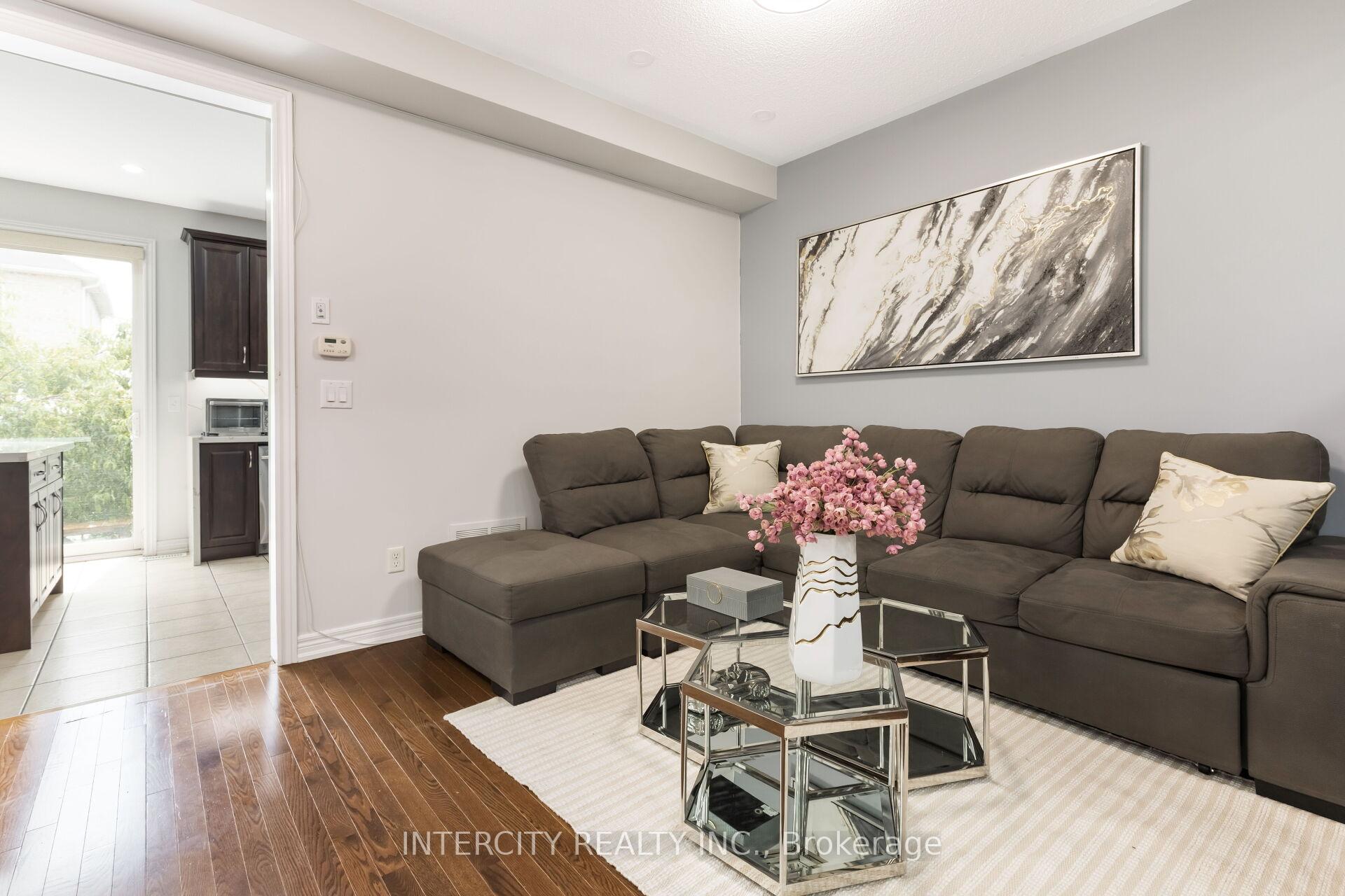Photo 4 of 20 Vanderpool Crescent, Brampton, Bram East — HOMEH