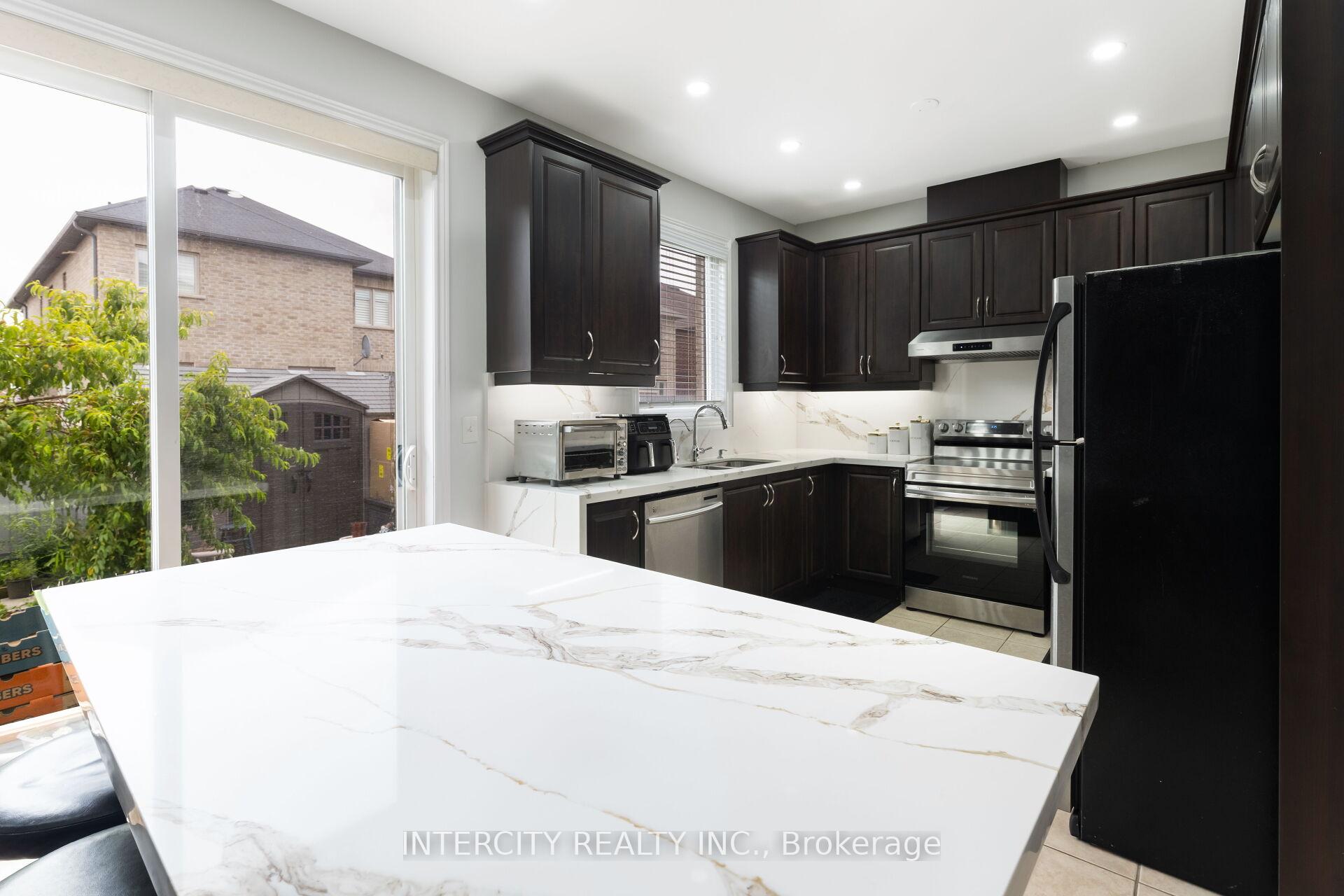Photo 5 of 20 Vanderpool Crescent, Brampton, Bram East — HOMEH