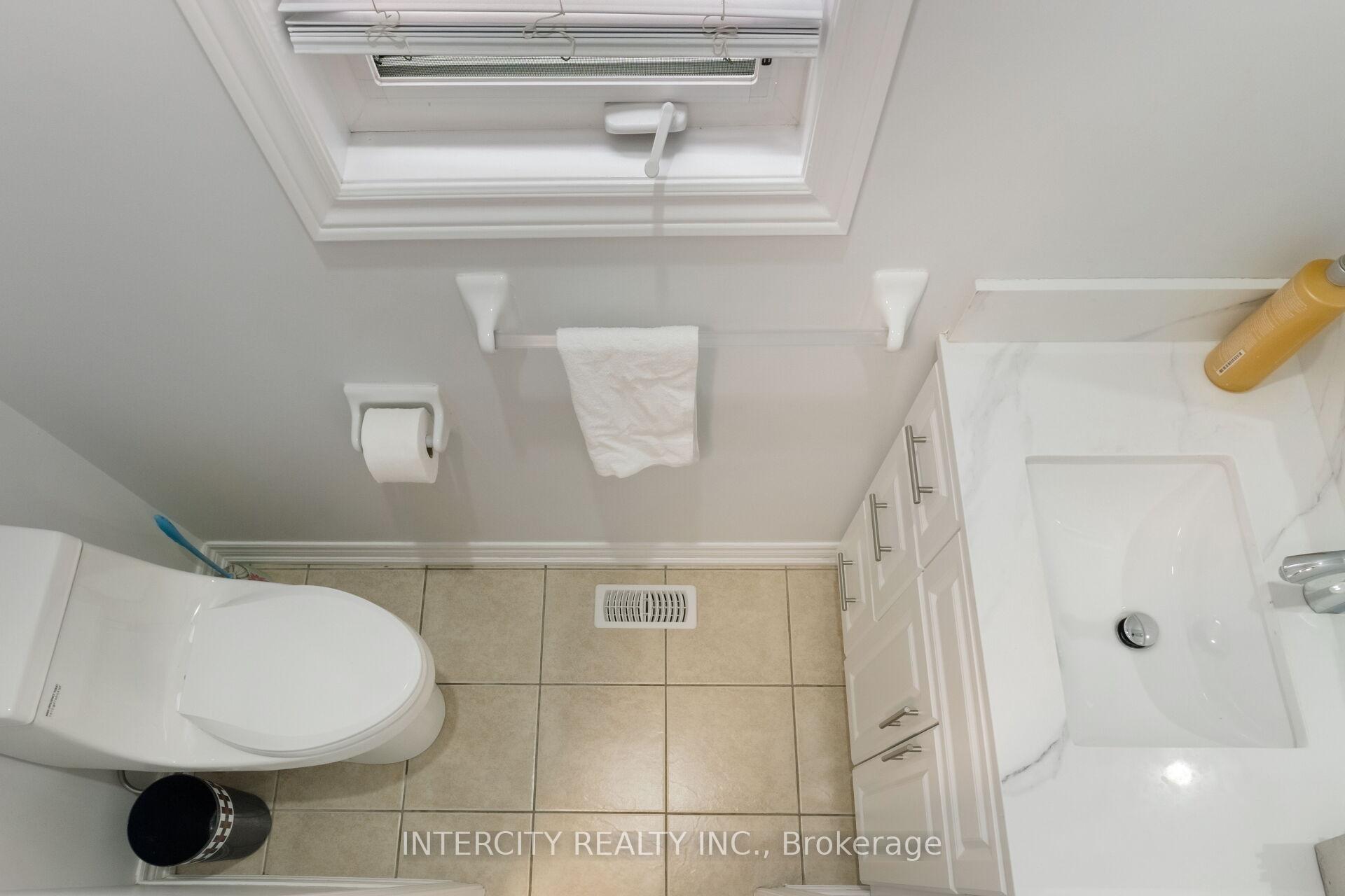 Photo 12 of 20 Vanderpool Crescent, Brampton, Bram East — HOMEH