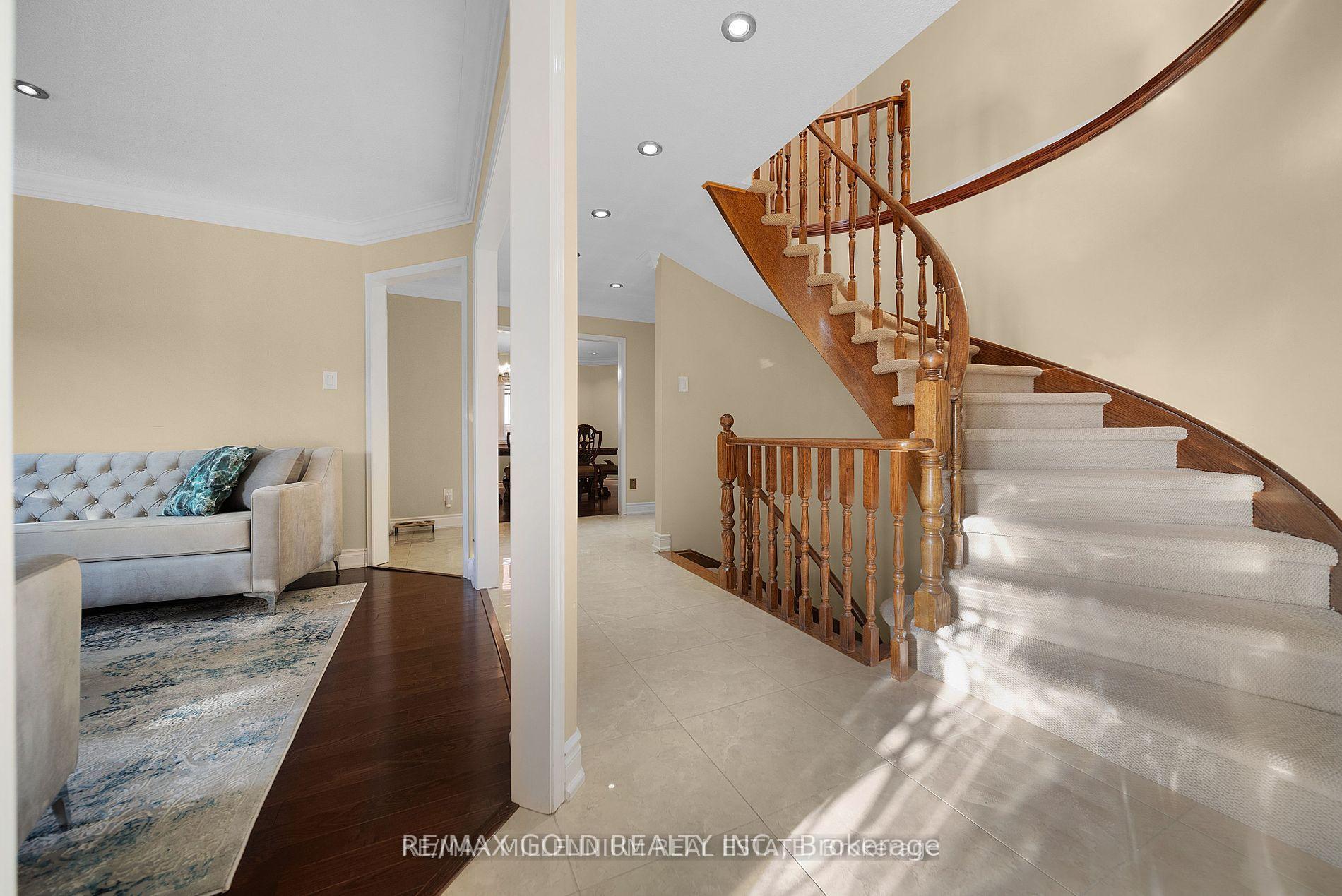 Photo 2 of 22 Blackwell Place, Brampton, Fletcher's Creek South — HOMEH
