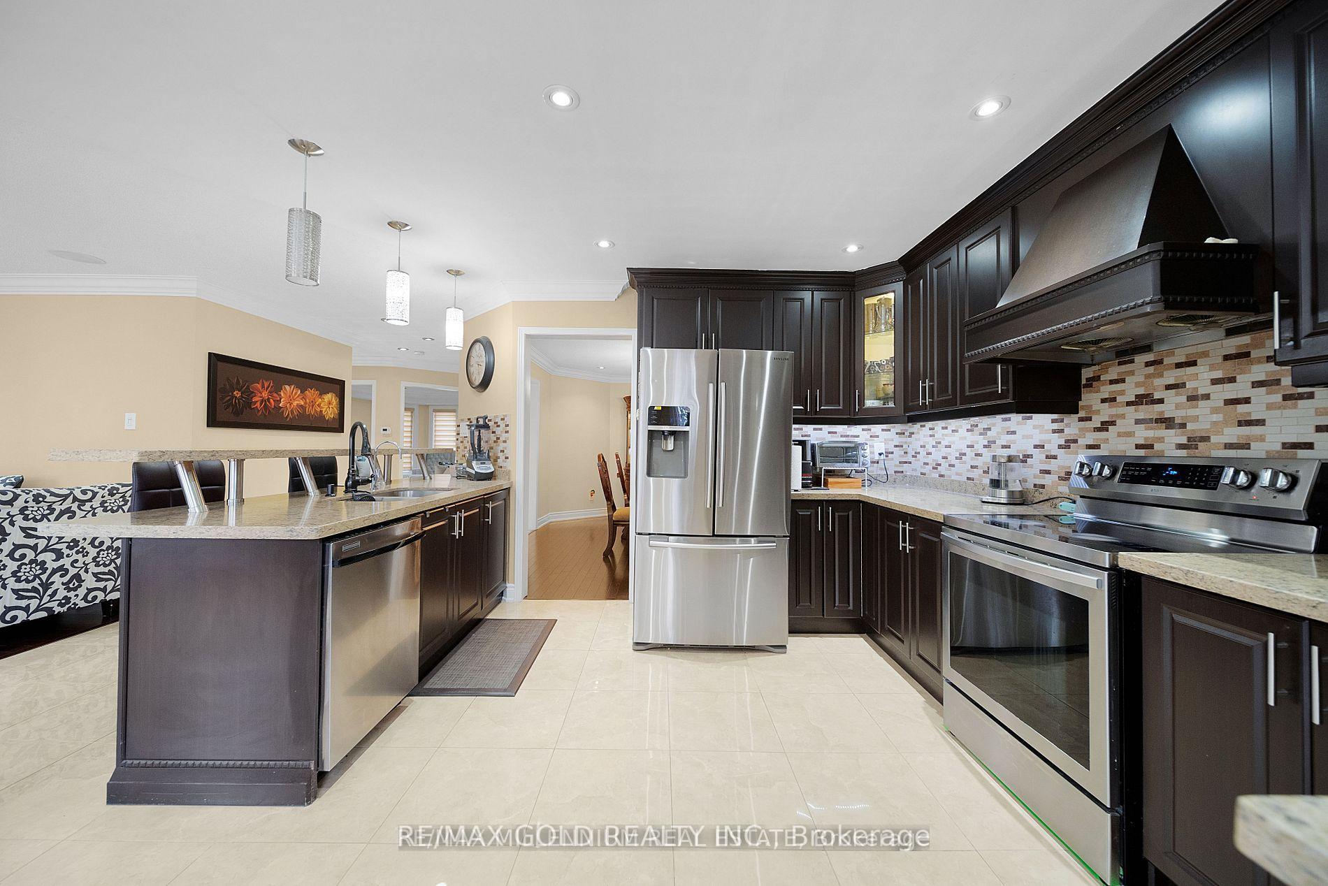 Photo 6 of 22 Blackwell Place, Brampton, Fletcher's Creek South — HOMEH