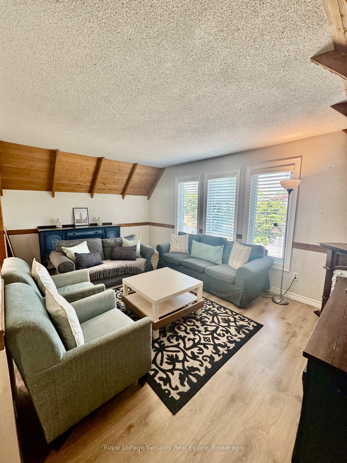 Photo 10 of 42 Gardiner Drive, Ajax, Central — HOMEH