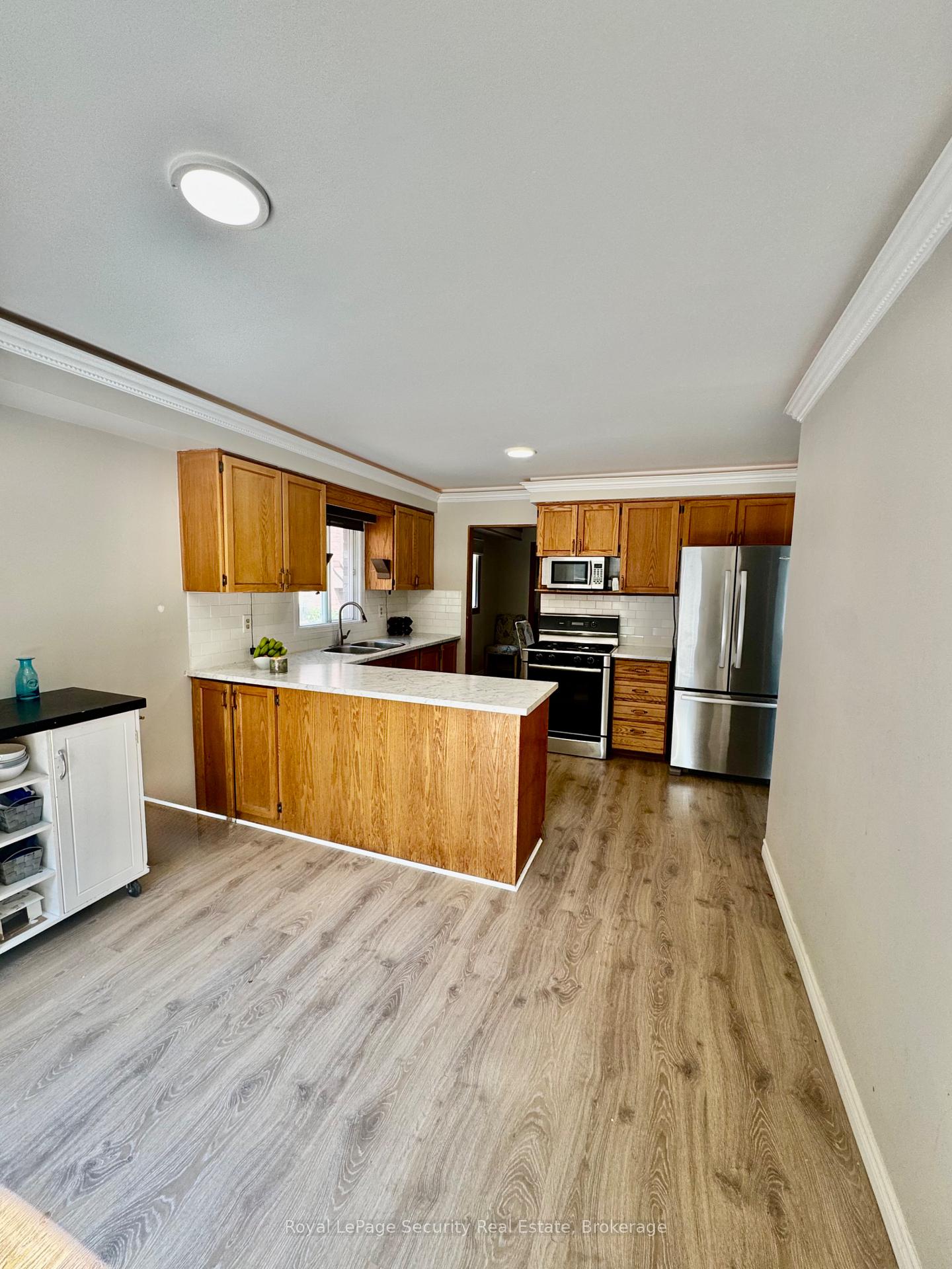 Photo 11 of 42 Gardiner Drive, Ajax, Central — HOMEH