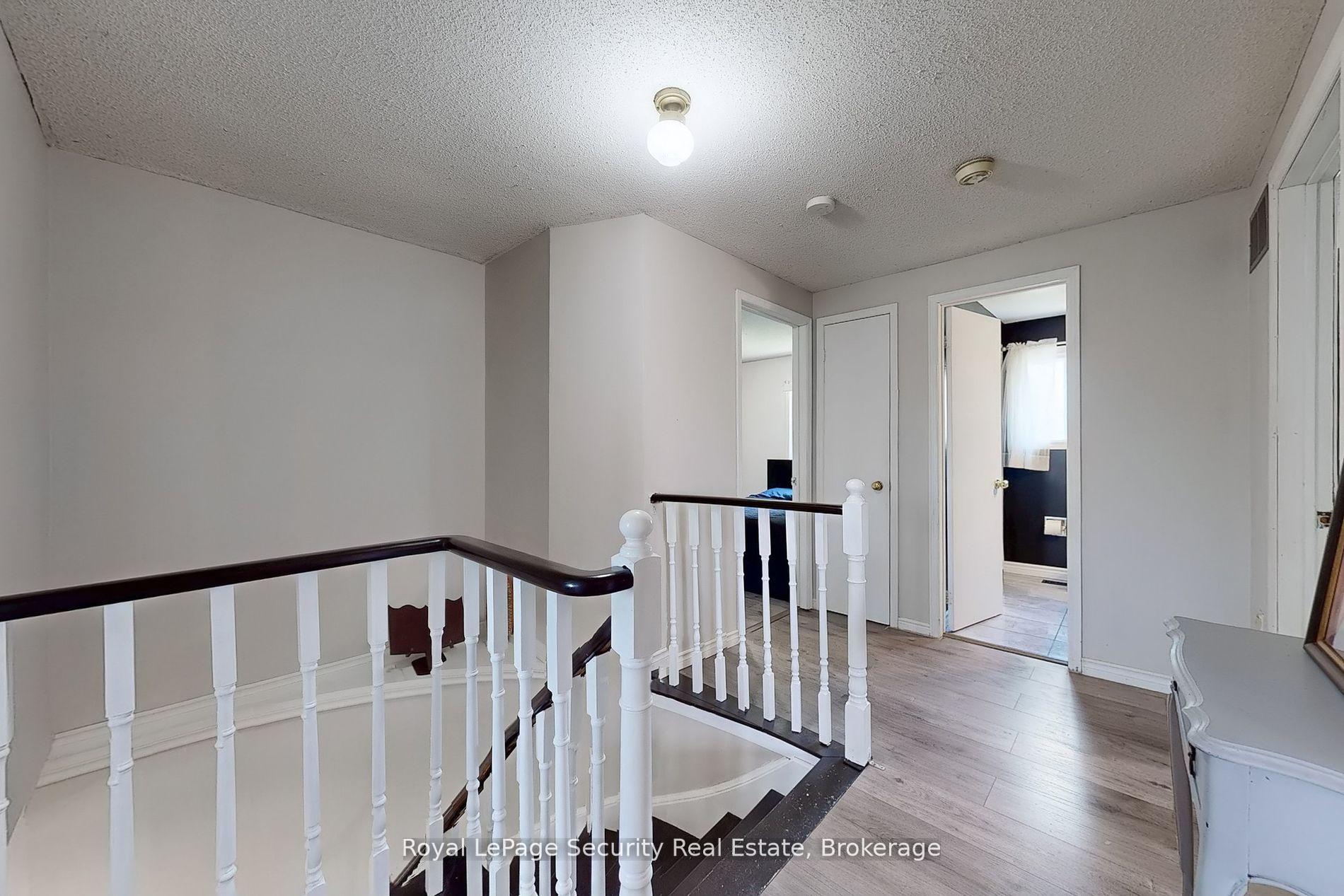 Photo 17 of 42 Gardiner Drive, Ajax, Central — HOMEH