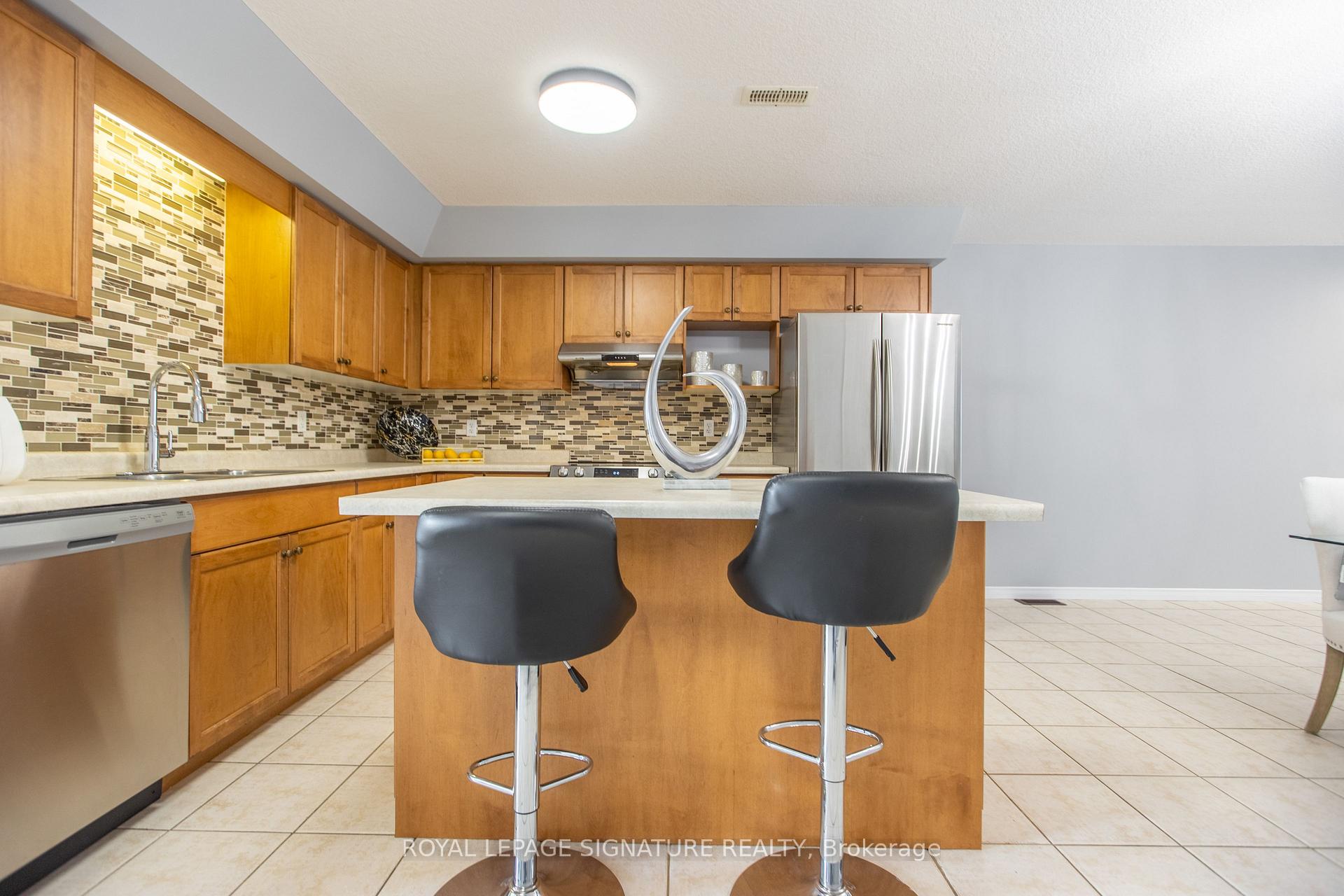 Photo 11 of 32 Hasler Crescent, Guelph, Pineridge/Westminster Woods — HOMEH