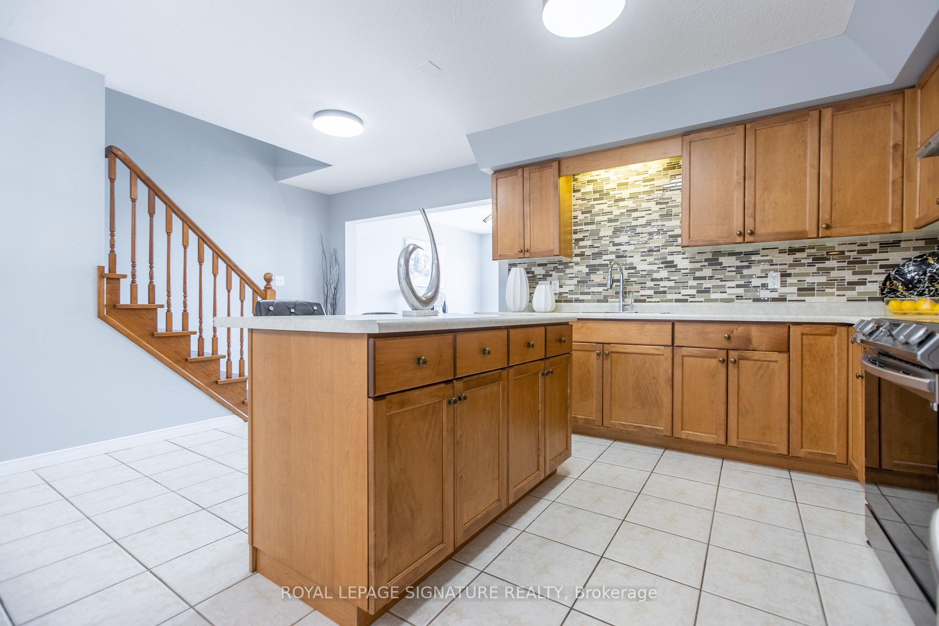 Photo 12 of 32 Hasler Crescent, Guelph, Pineridge/Westminster Woods — HOMEH
