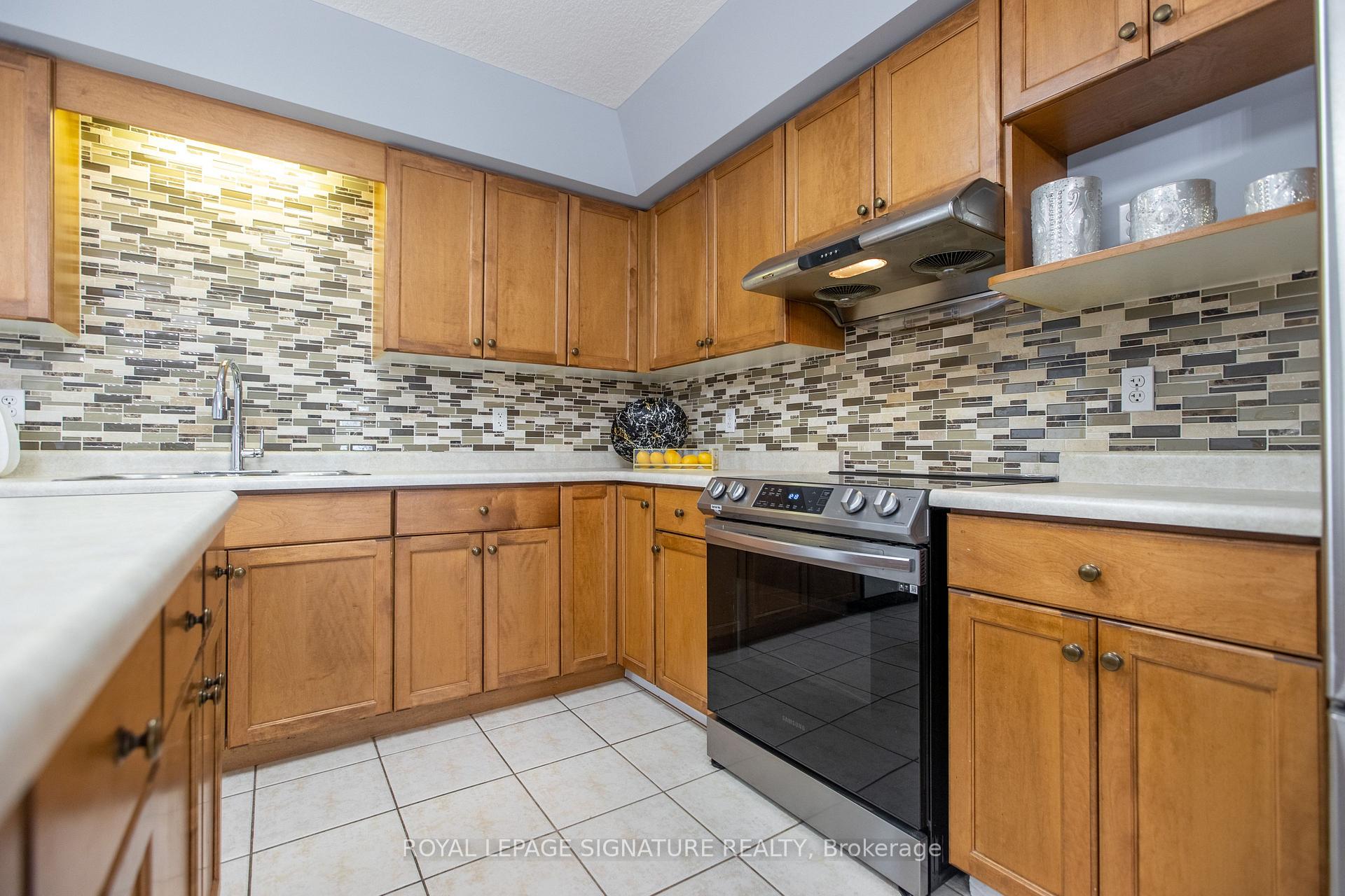 Photo 13 of 32 Hasler Crescent, Guelph, Pineridge/Westminster Woods — HOMEH