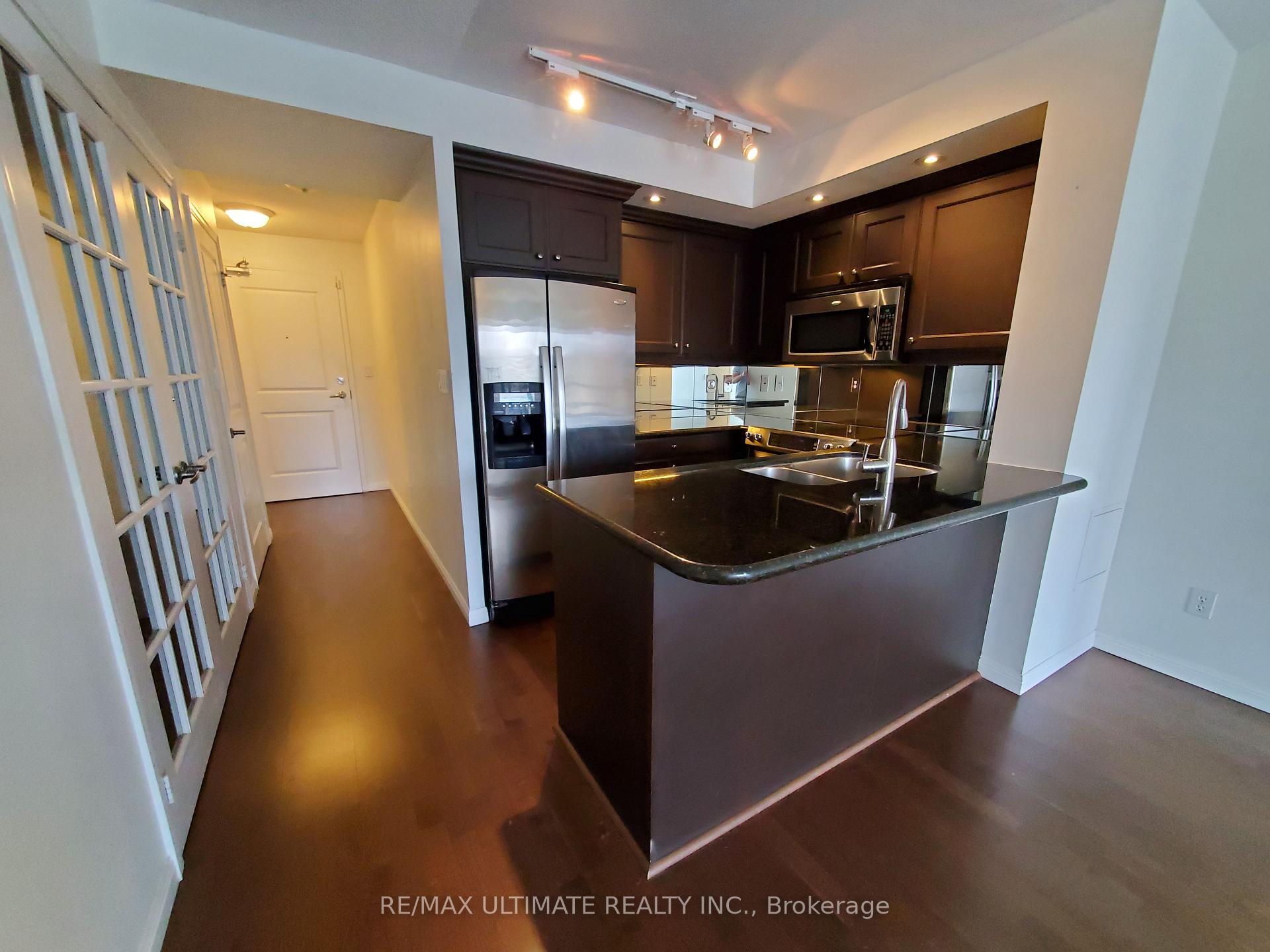 Photo 2 of Unit 701, 900 Mount Pleasant Road, Toronto, Mount Pleasant West — HOMEH