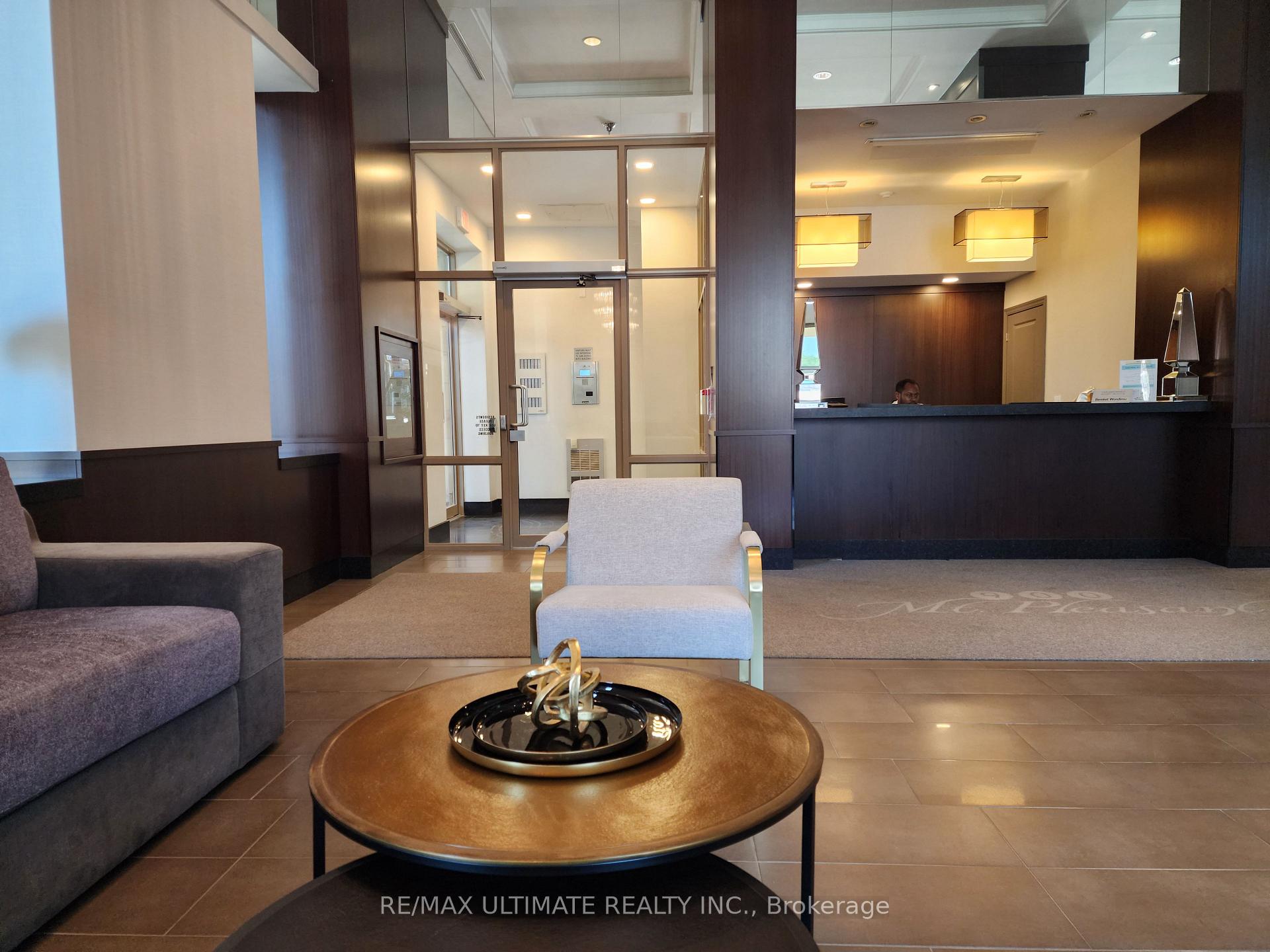 Photo 4 of Unit 701, 900 Mount Pleasant Road, Toronto, Mount Pleasant West — HOMEH