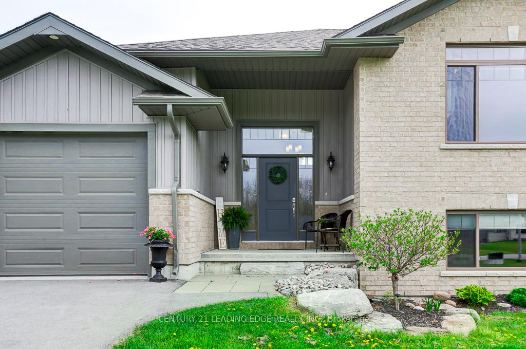 Photo 2 of 138 Hiddenvalley Drive, Belleville, Belleville Ward — HOMEH