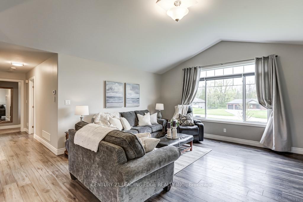 Photo 4 of 138 Hiddenvalley Drive, Belleville, Belleville Ward — HOMEH