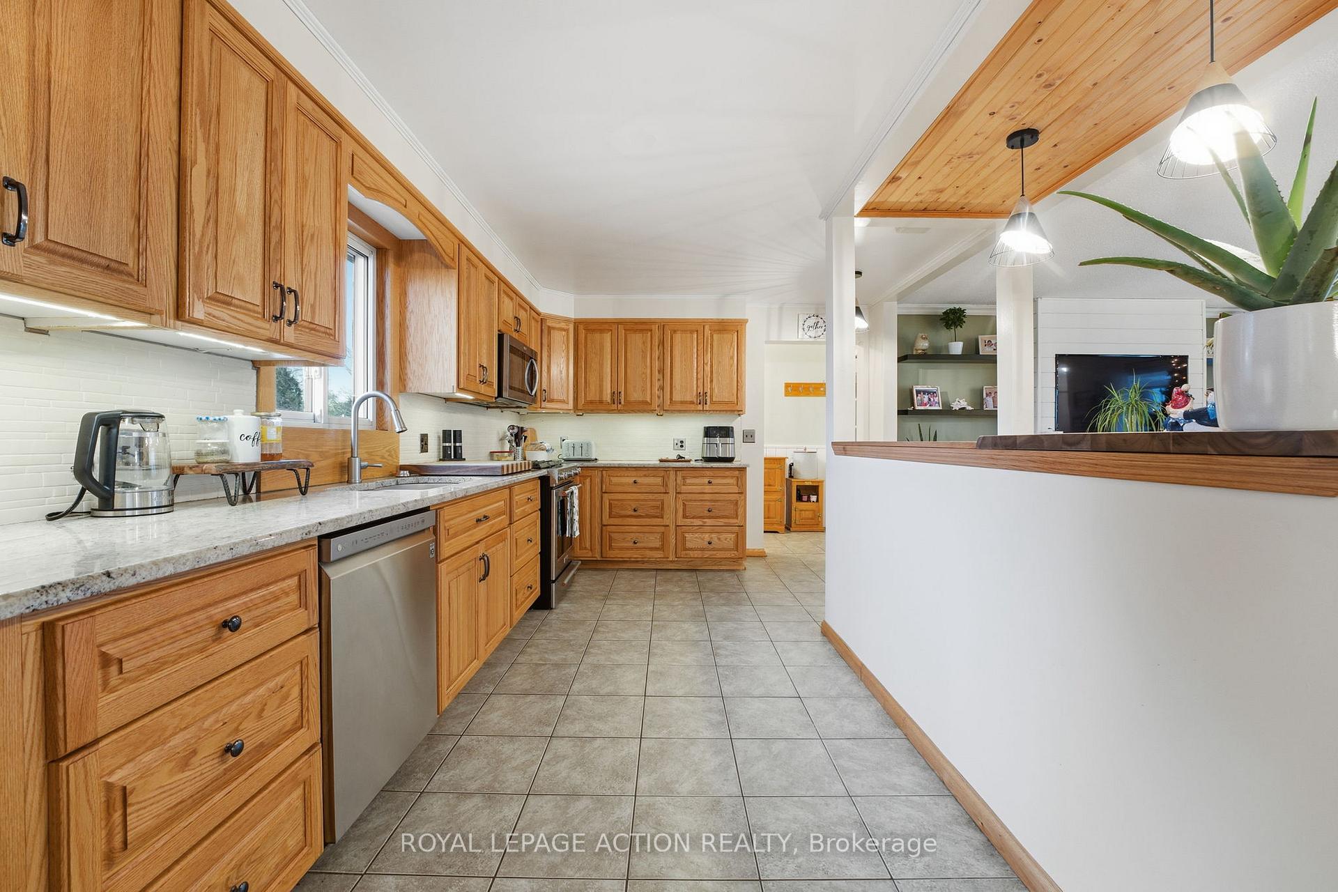 Photo 12 of 33 Dufferin Street, Brant, Burford — HOMEH