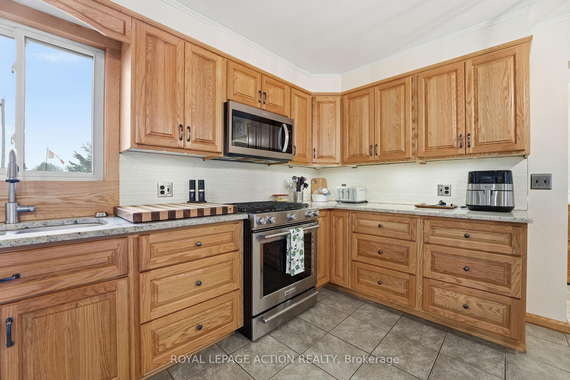 Photo 26 of 33 Dufferin Street, Brant, Burford — HOMEH