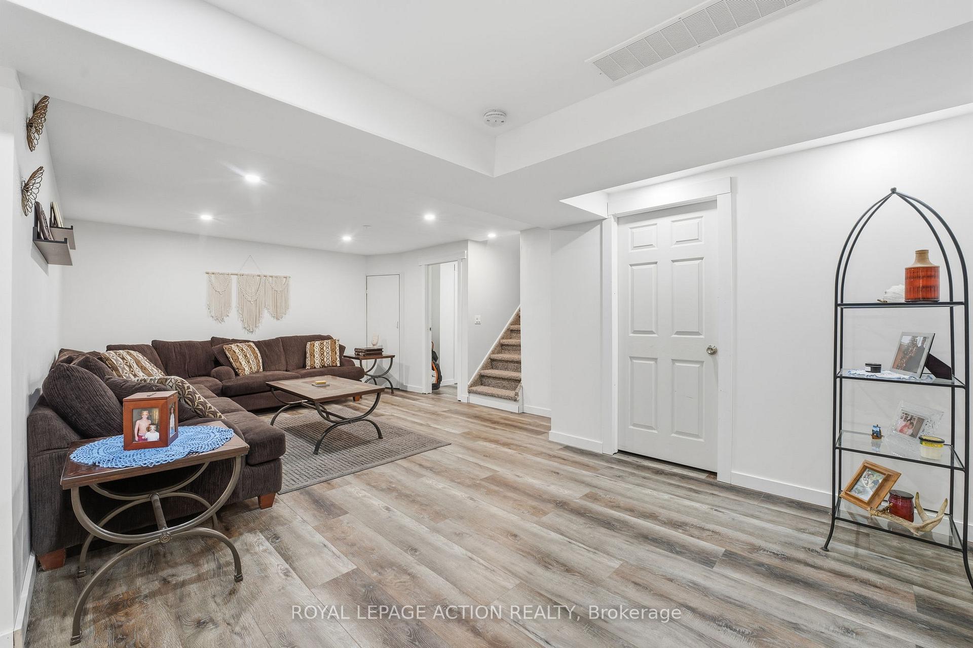 Photo 23 of 33 Dufferin Street, Brant, Burford — HOMEH