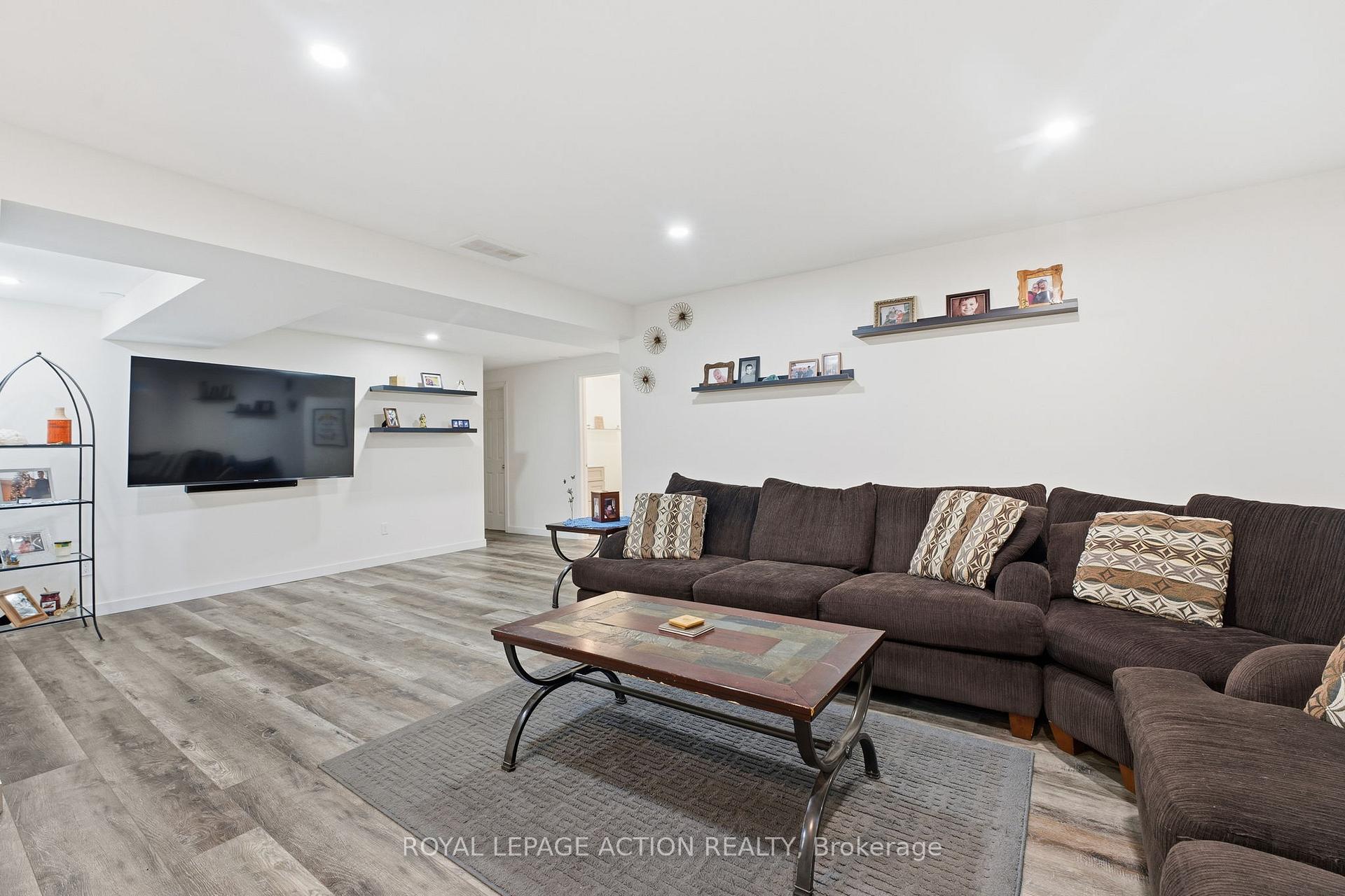 Photo 10 of 33 Dufferin Street, Brant, Burford — HOMEH