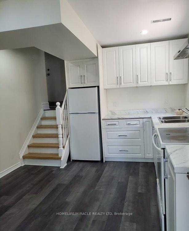 Photo 2 of Unit Lower, 42 Rotherglen Court, Brampton, Brampton West — HOMEH