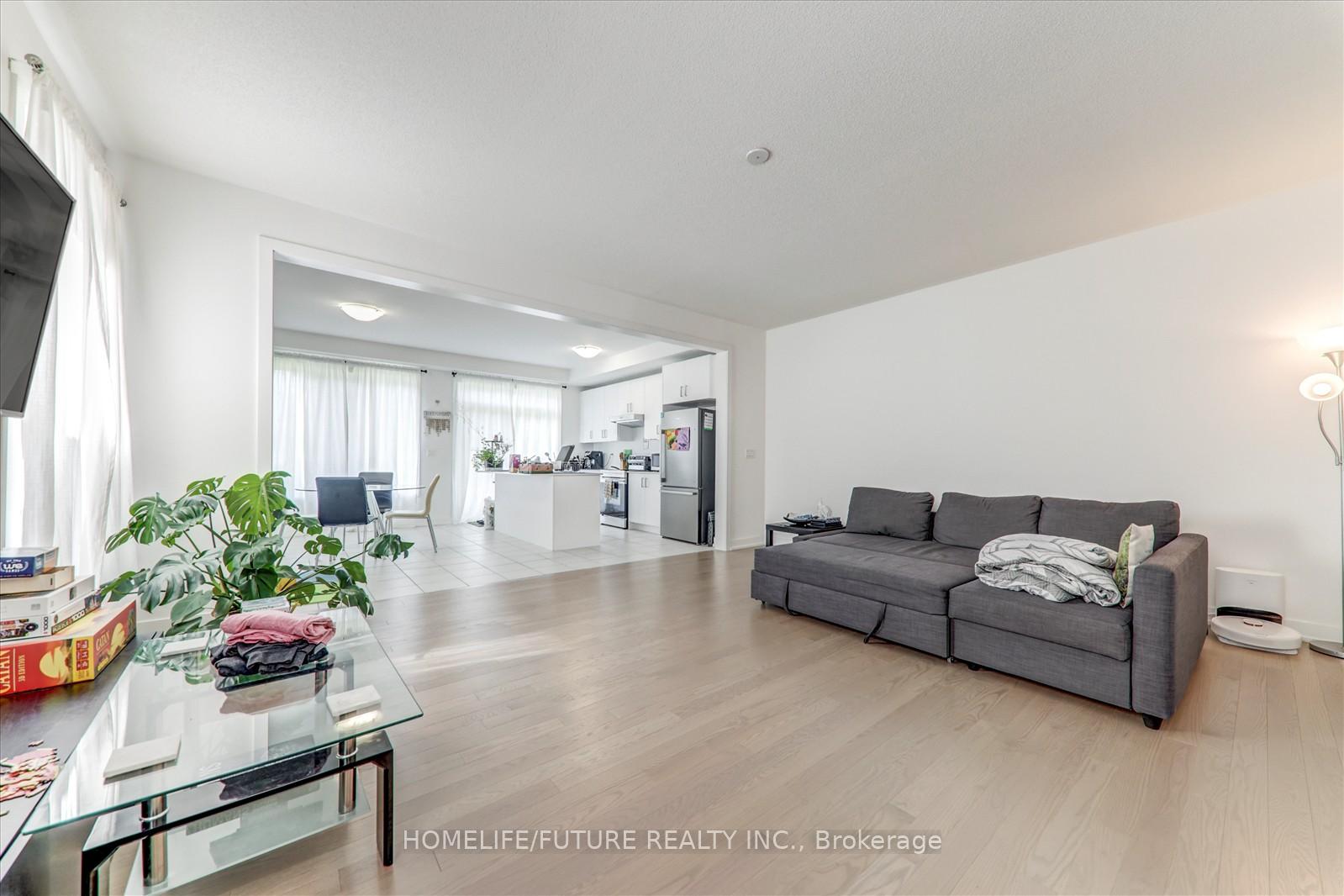 Photo 8 of 20 Deer Ridge Crescent, Whitby, Rural Whitby — HOMEH