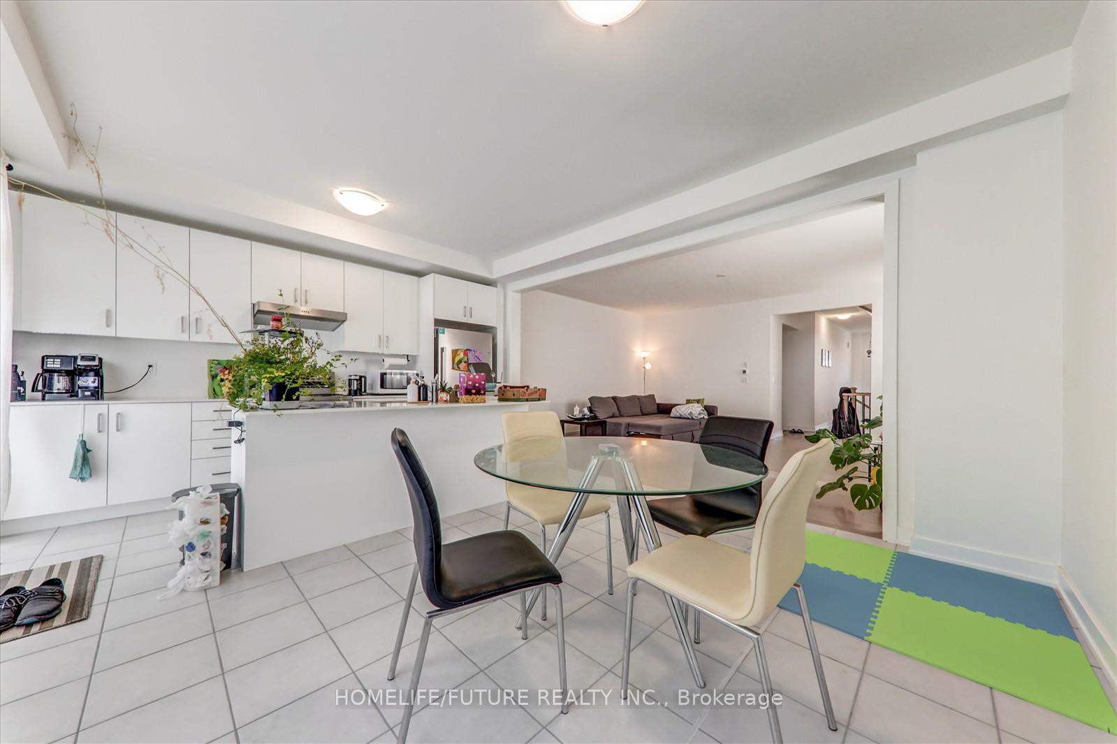 Photo 3 of 20 Deer Ridge Crescent, Whitby, Rural Whitby — HOMEH