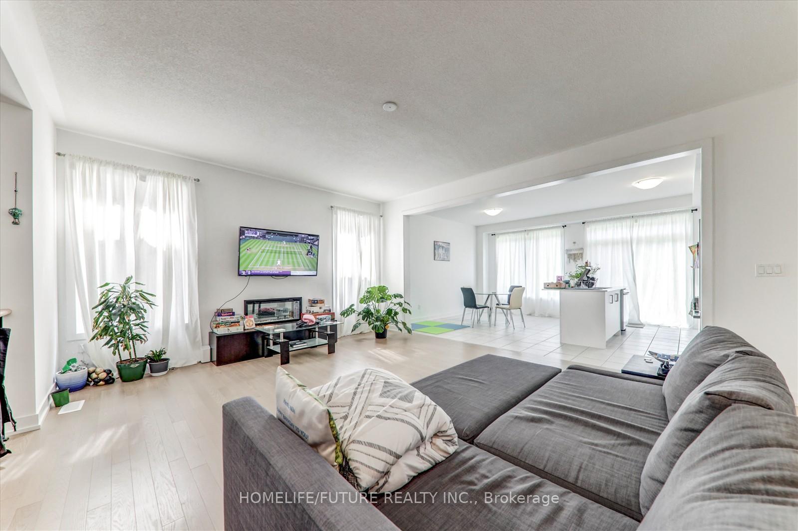 Photo 5 of 20 Deer Ridge Crescent, Whitby, Rural Whitby — HOMEH