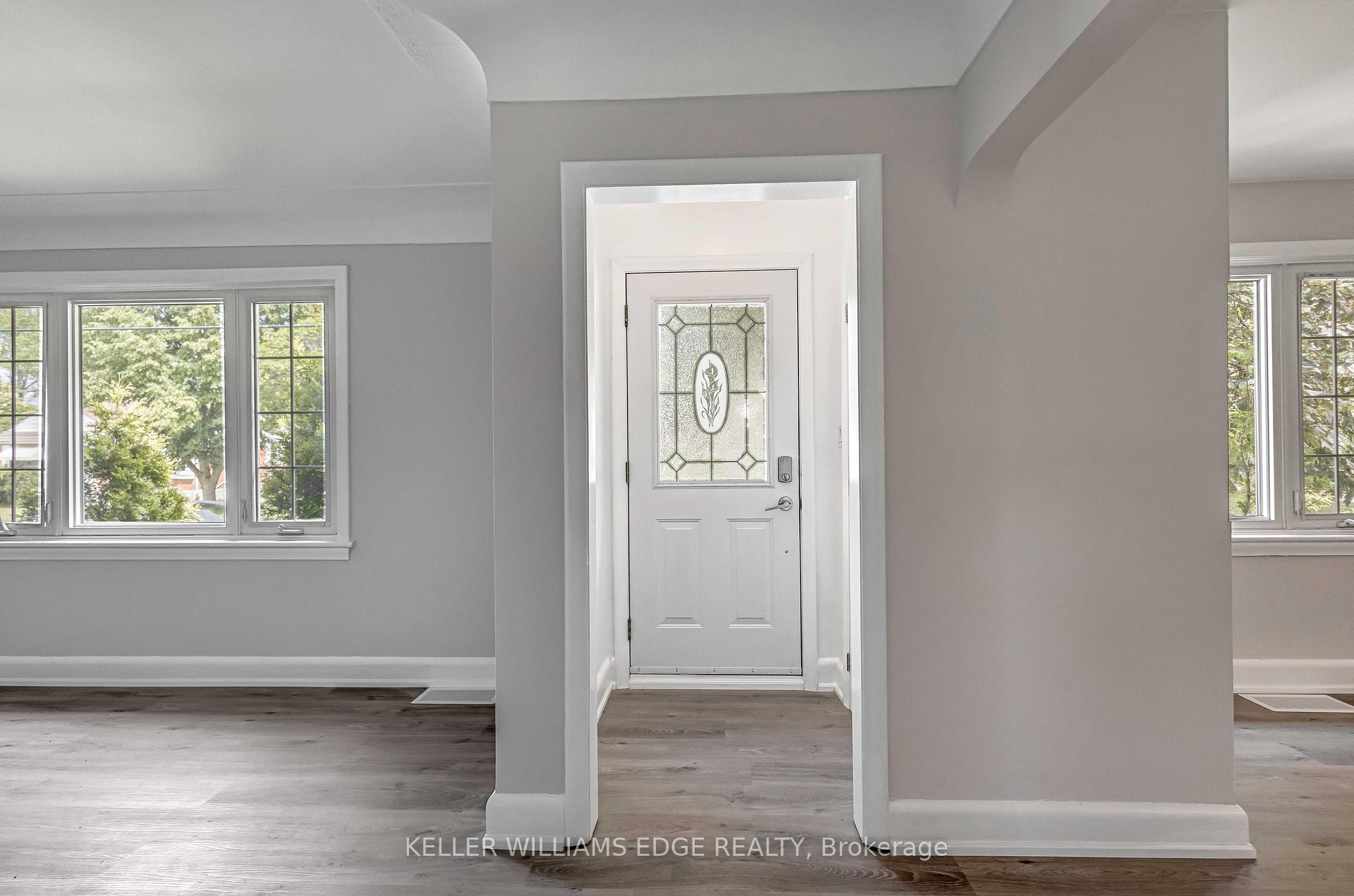 Photo 5 of Unit Upper Level, 44 West 4th Street, Hamilton, Southam — HOMEH