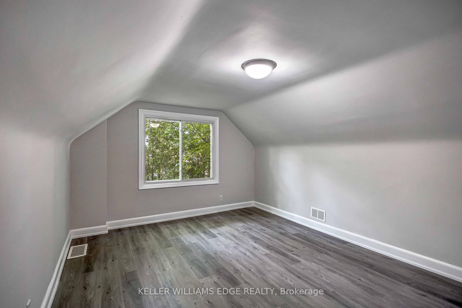 Photo 10 of Unit Upper Level, 44 West 4th Street, Hamilton, Southam — HOMEH