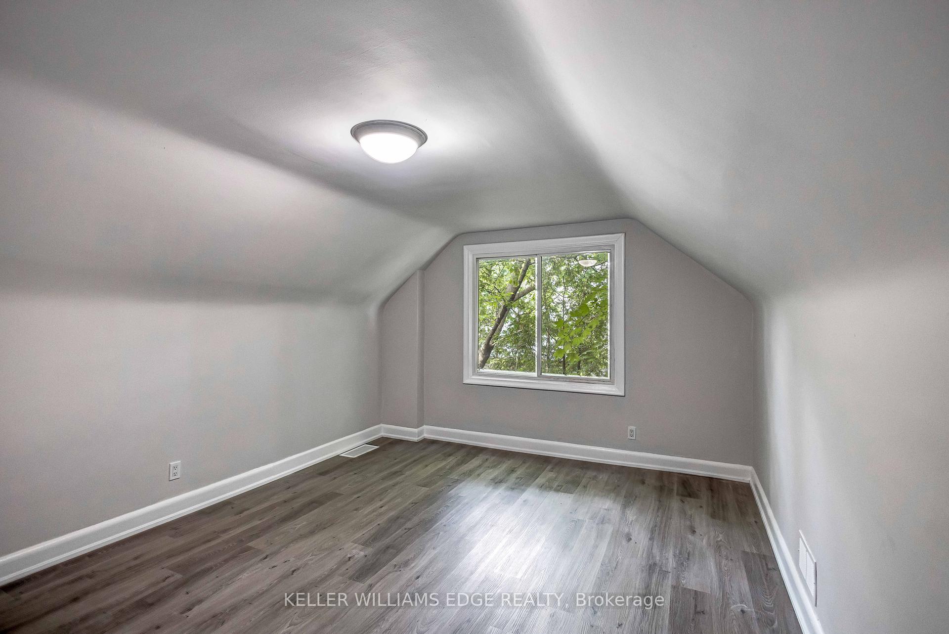 Photo 23 of Unit Upper Level, 44 West 4th Street, Hamilton, Southam — HOMEH