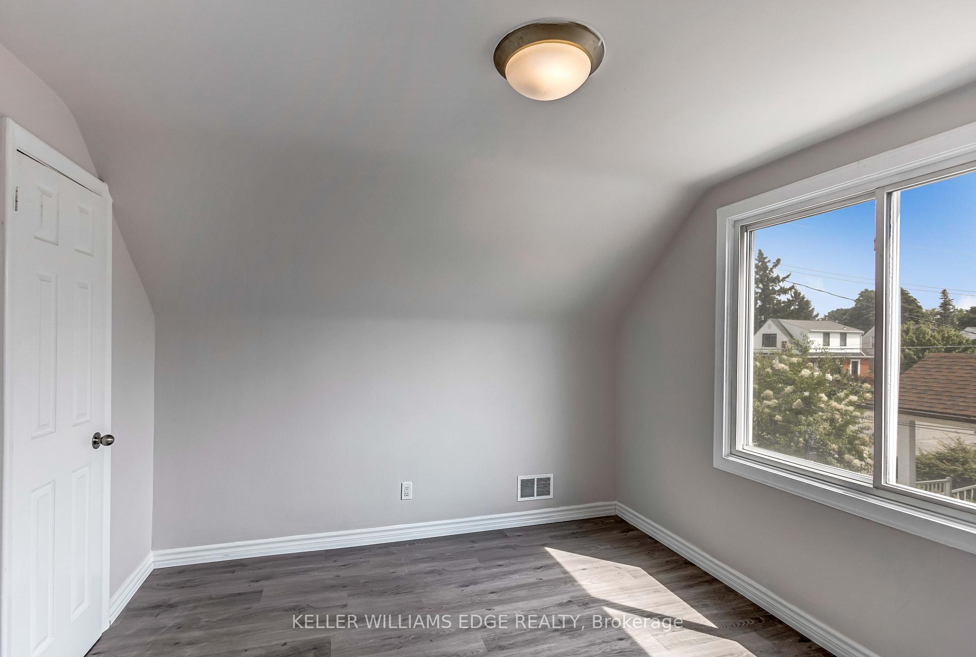 Photo 2 of Unit Upper Level, 44 West 4th Street, Hamilton, Southam — HOMEH