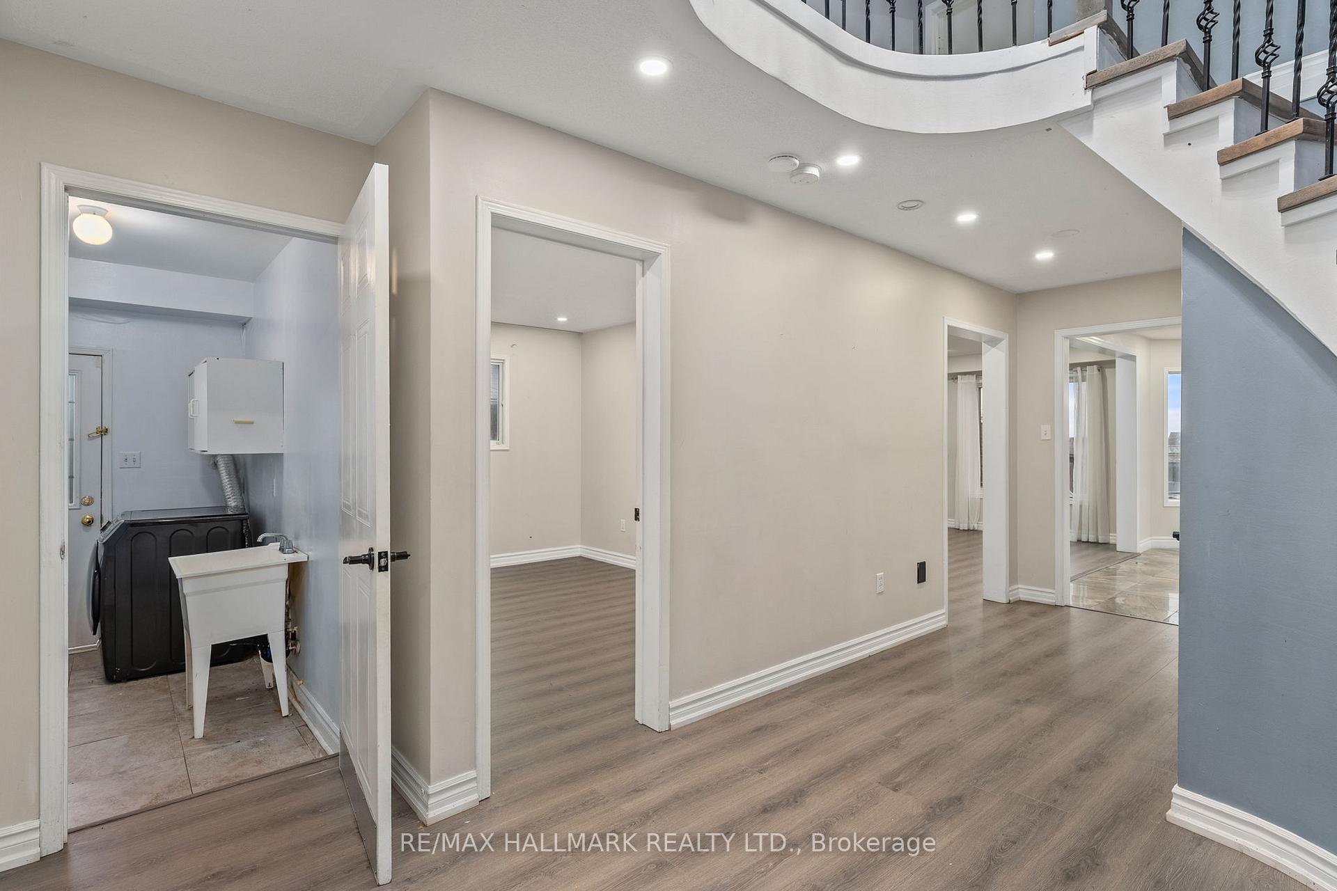 Photo 5 of 981 Deer Valley Drive, Oshawa, Northglen — HOMEH